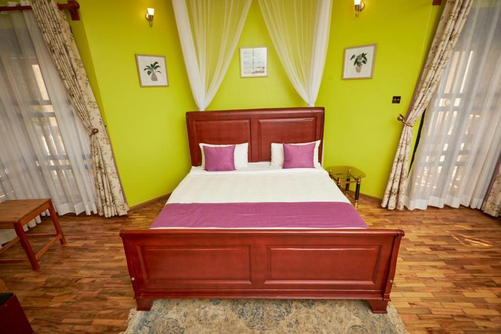 Queen Room with Balcony photo 3