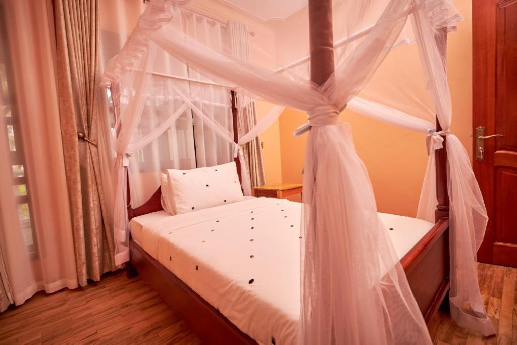 Double Room with Shared Bathroom photo 1