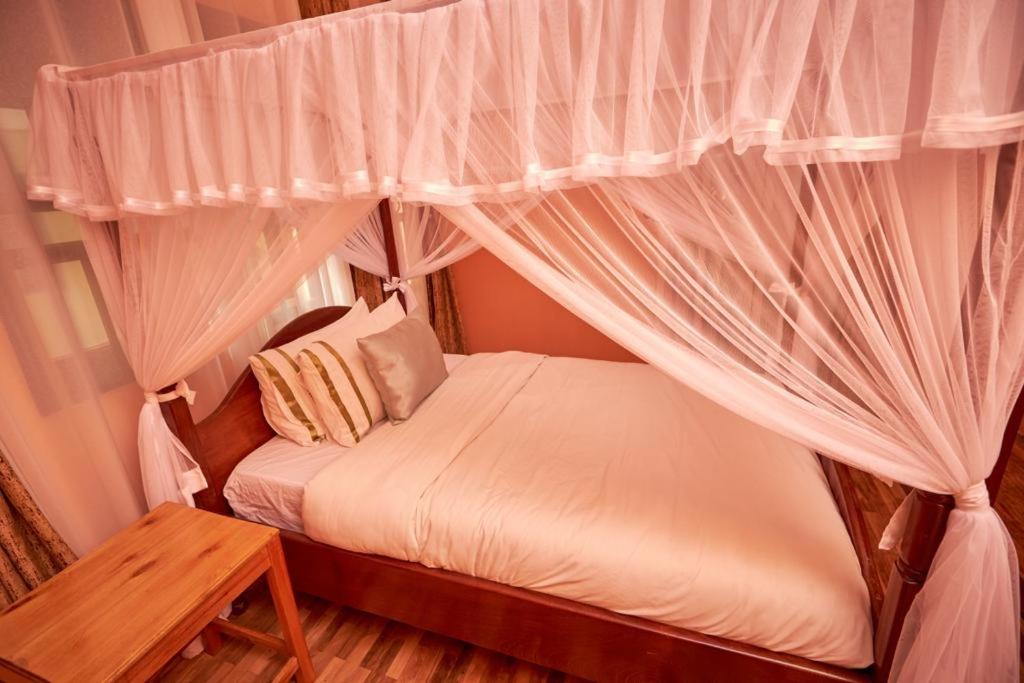 Double Room with Shared Bathroom photo 2