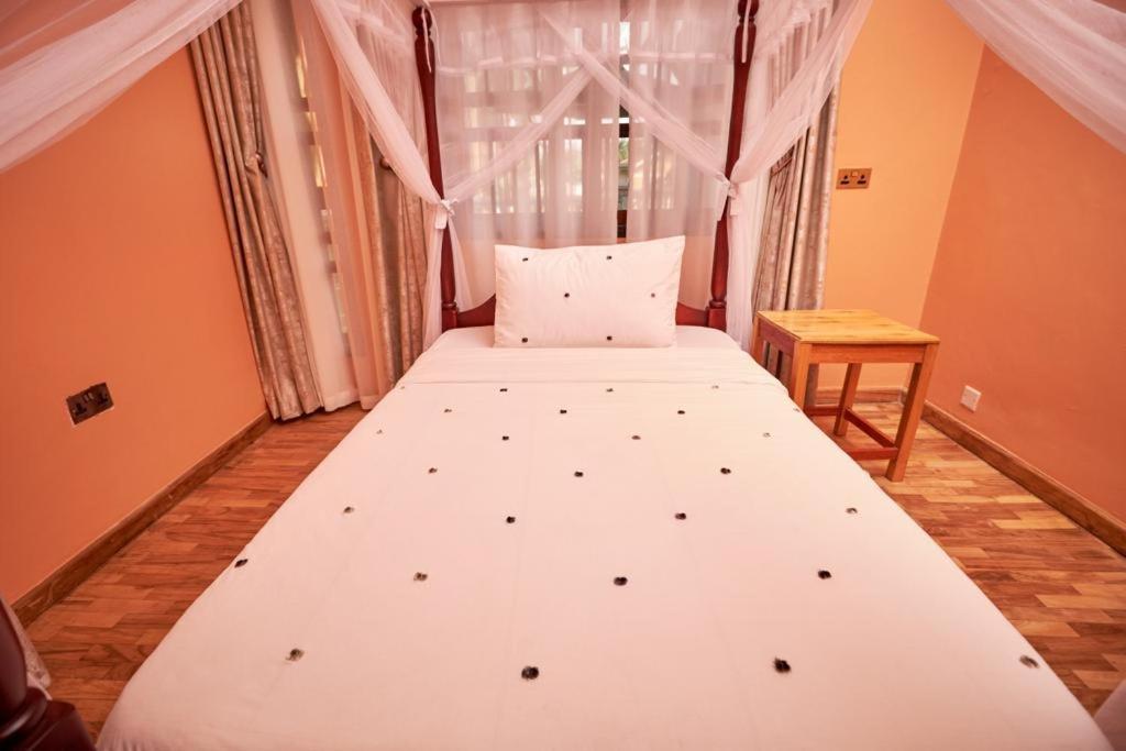 Double Room with Shared Bathroom photo 3