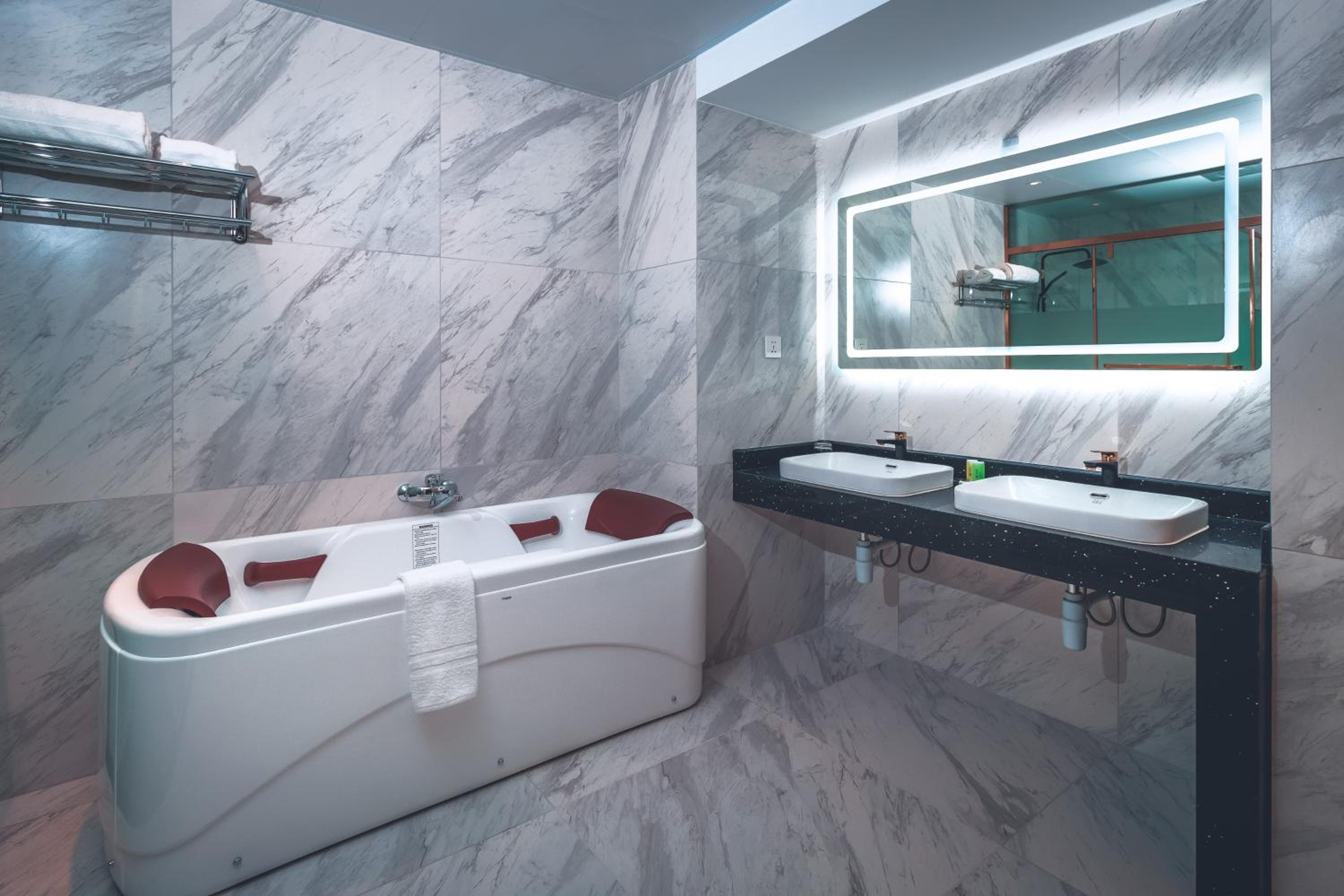 King Suite photo 2