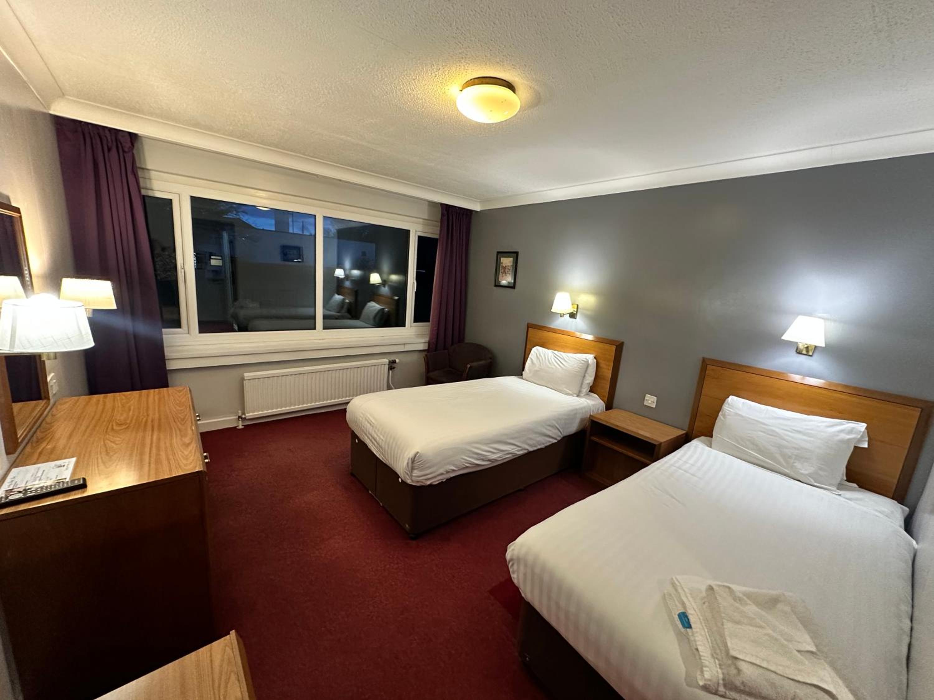Twin Room - Photo 5