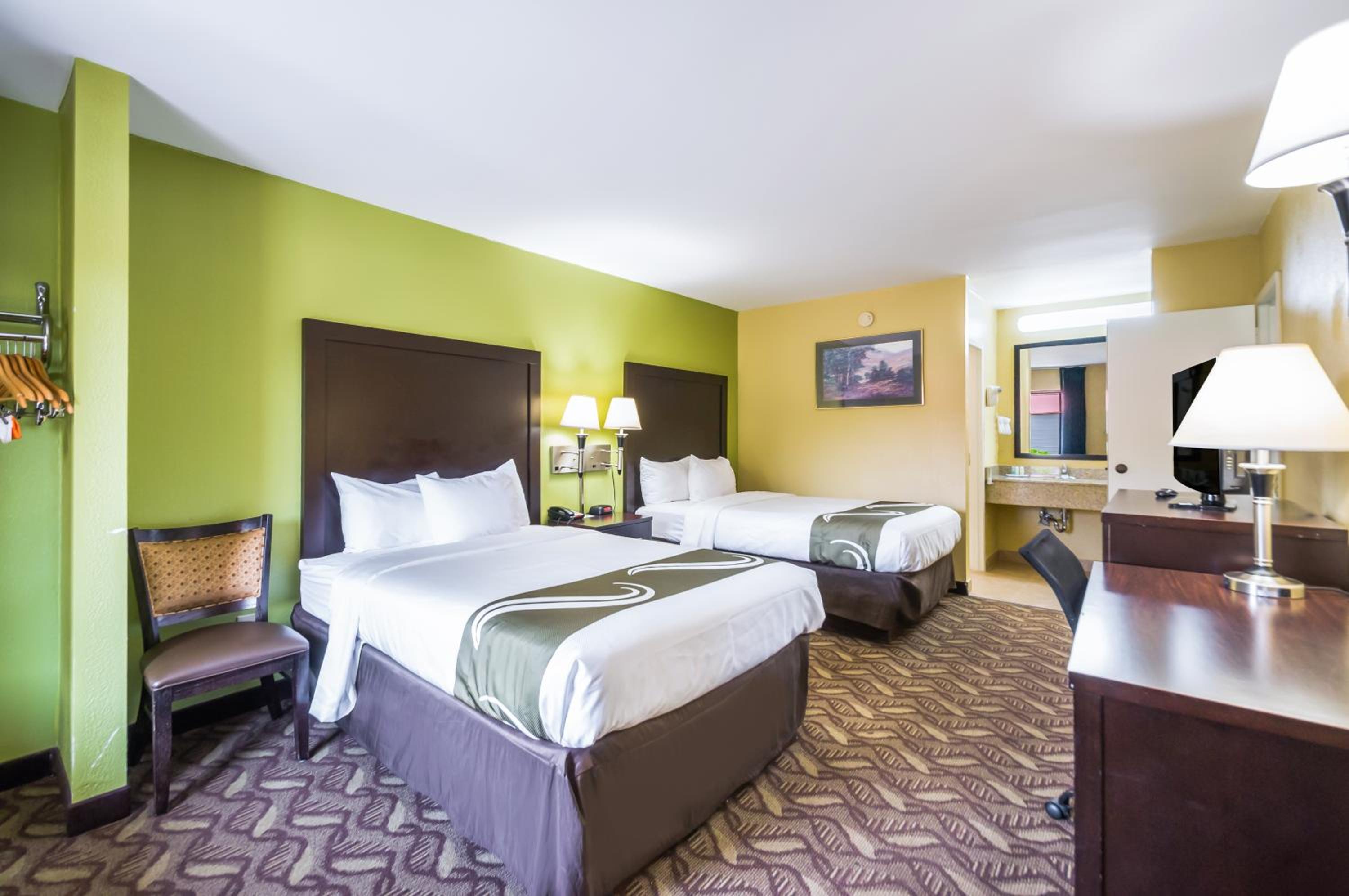 Double Room with Two Double Beds - Non-Smoking - Photo 4