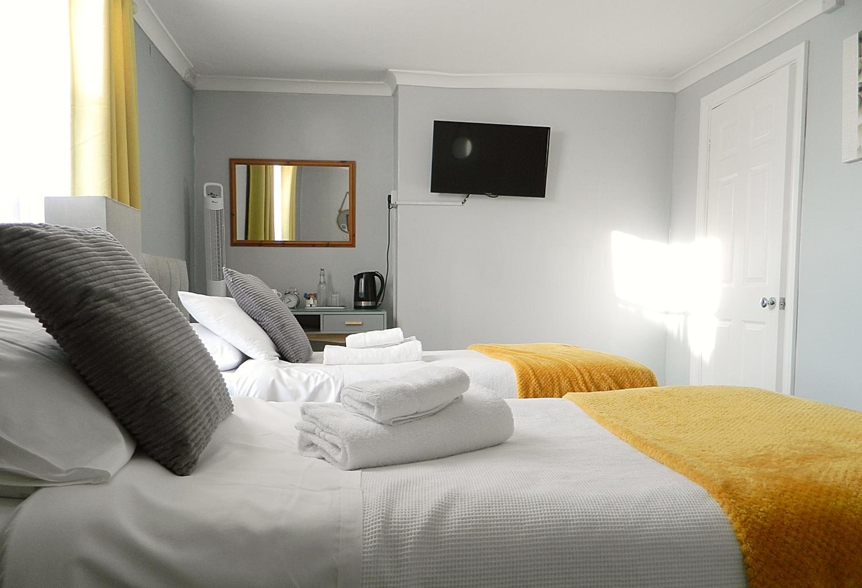 Twin Room - Photo 6