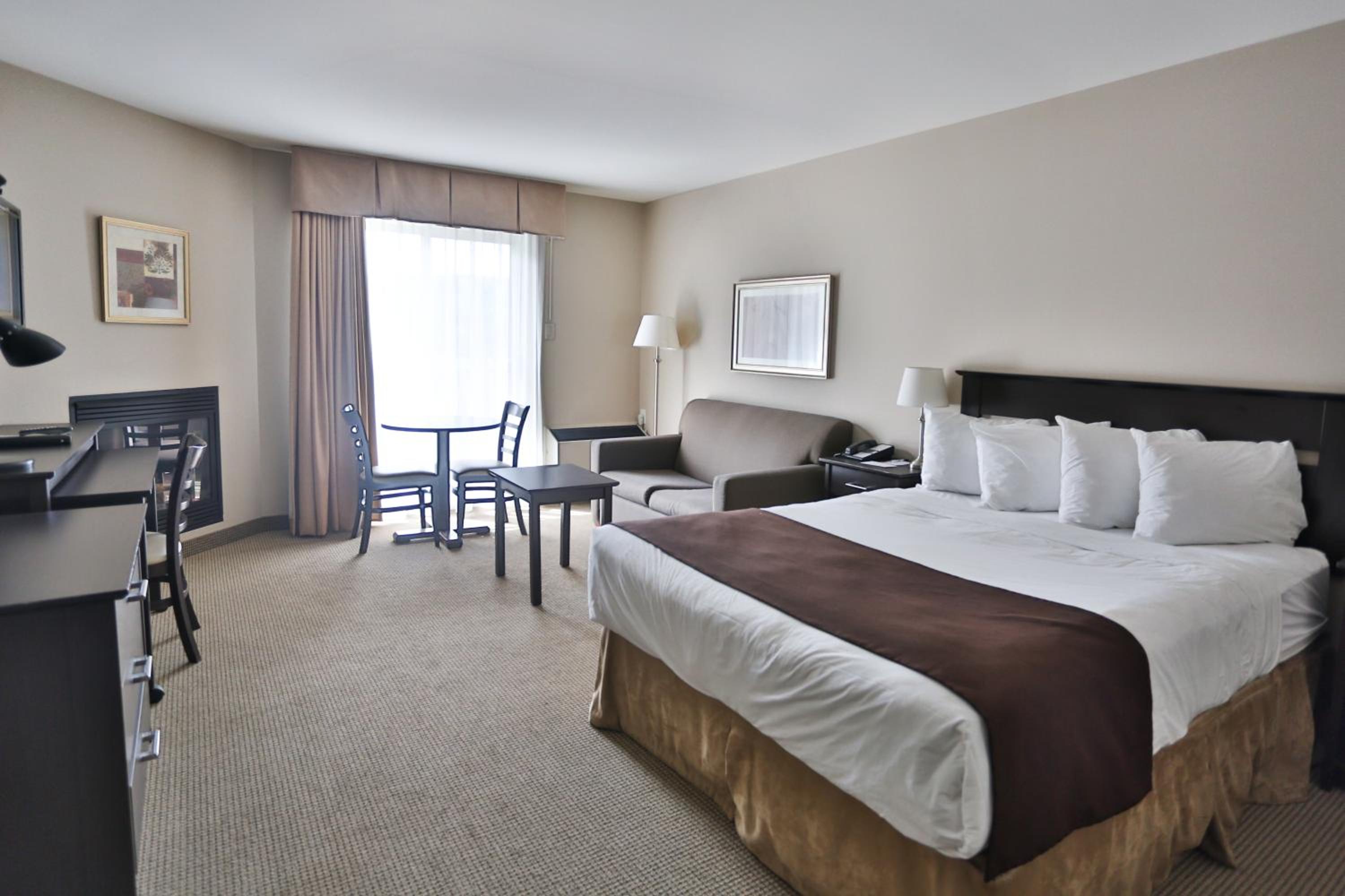 Standard Queen Room with Balcony - Photo 1