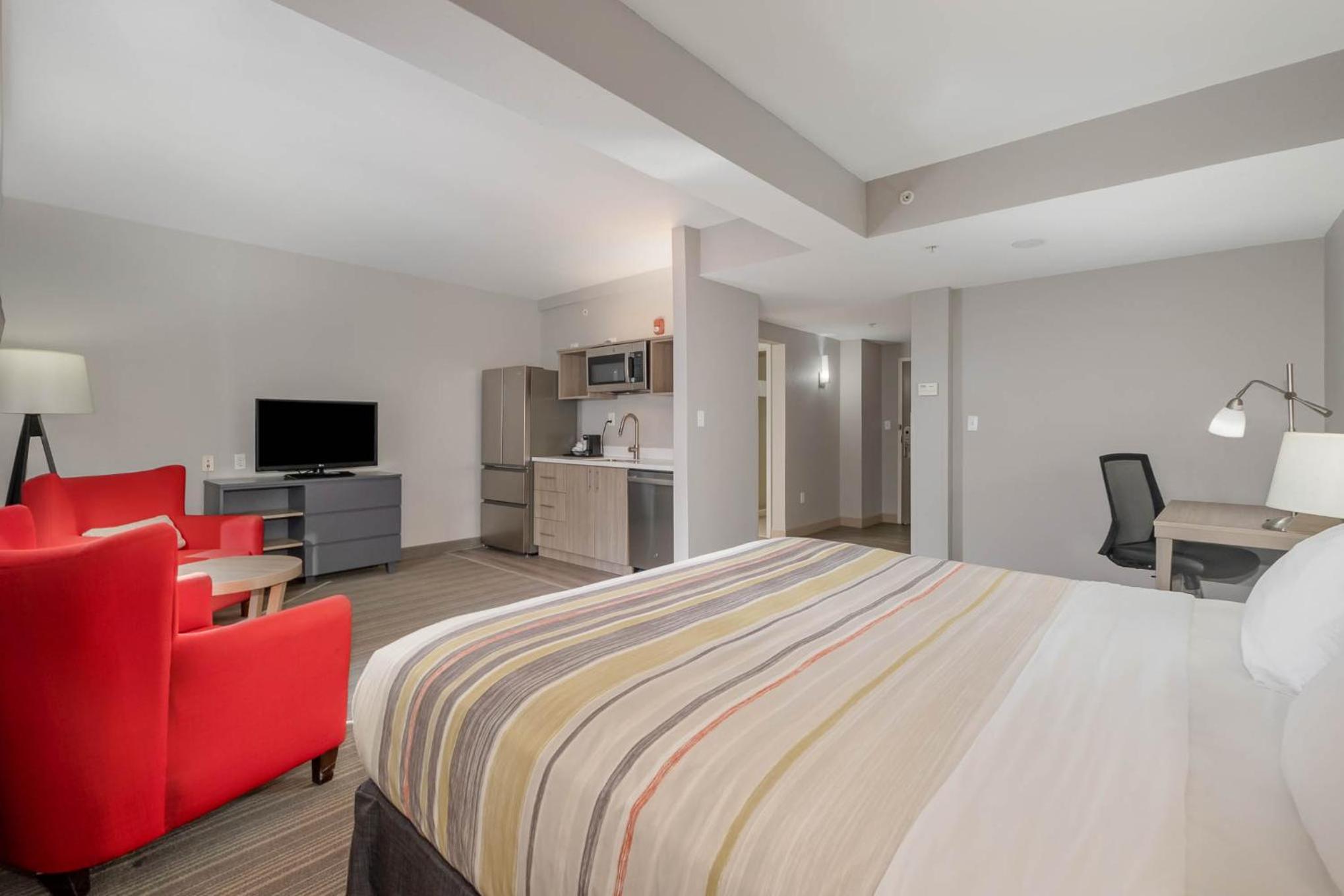 Premium Studio Suite with King Bed - Non-Smoking - Photo 1