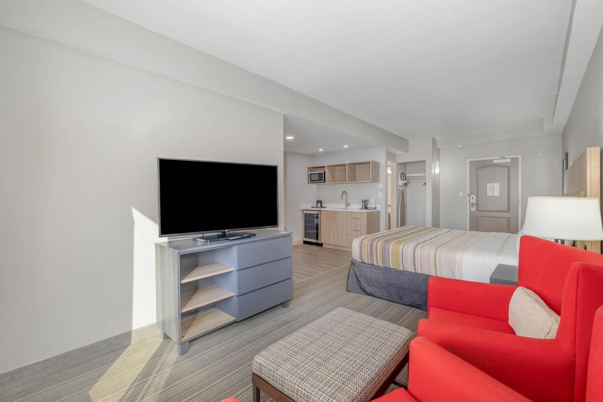 Studio Suite with King Bed - Non-Smoking - Photo 1