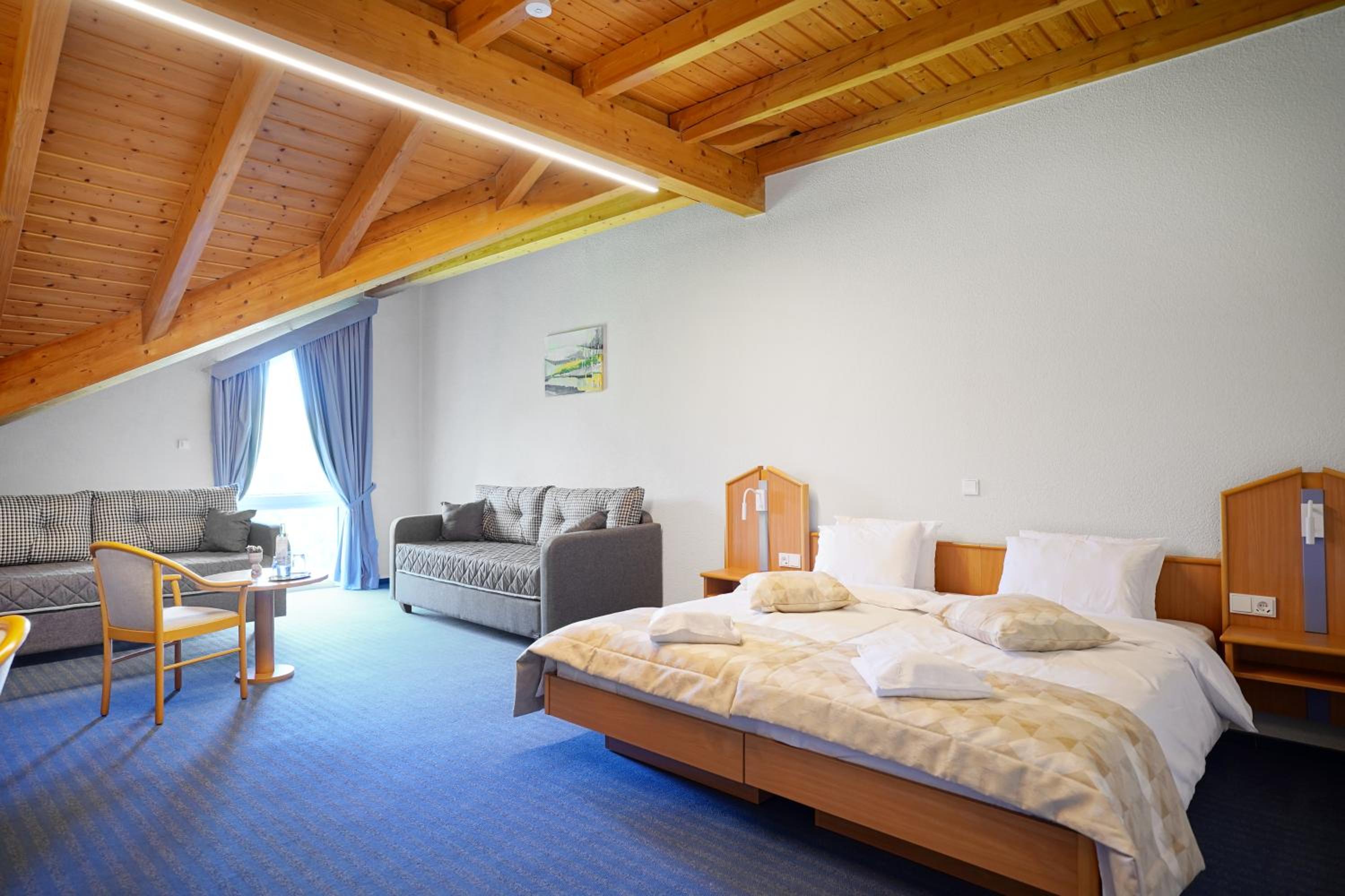 Family Room - Photo 3