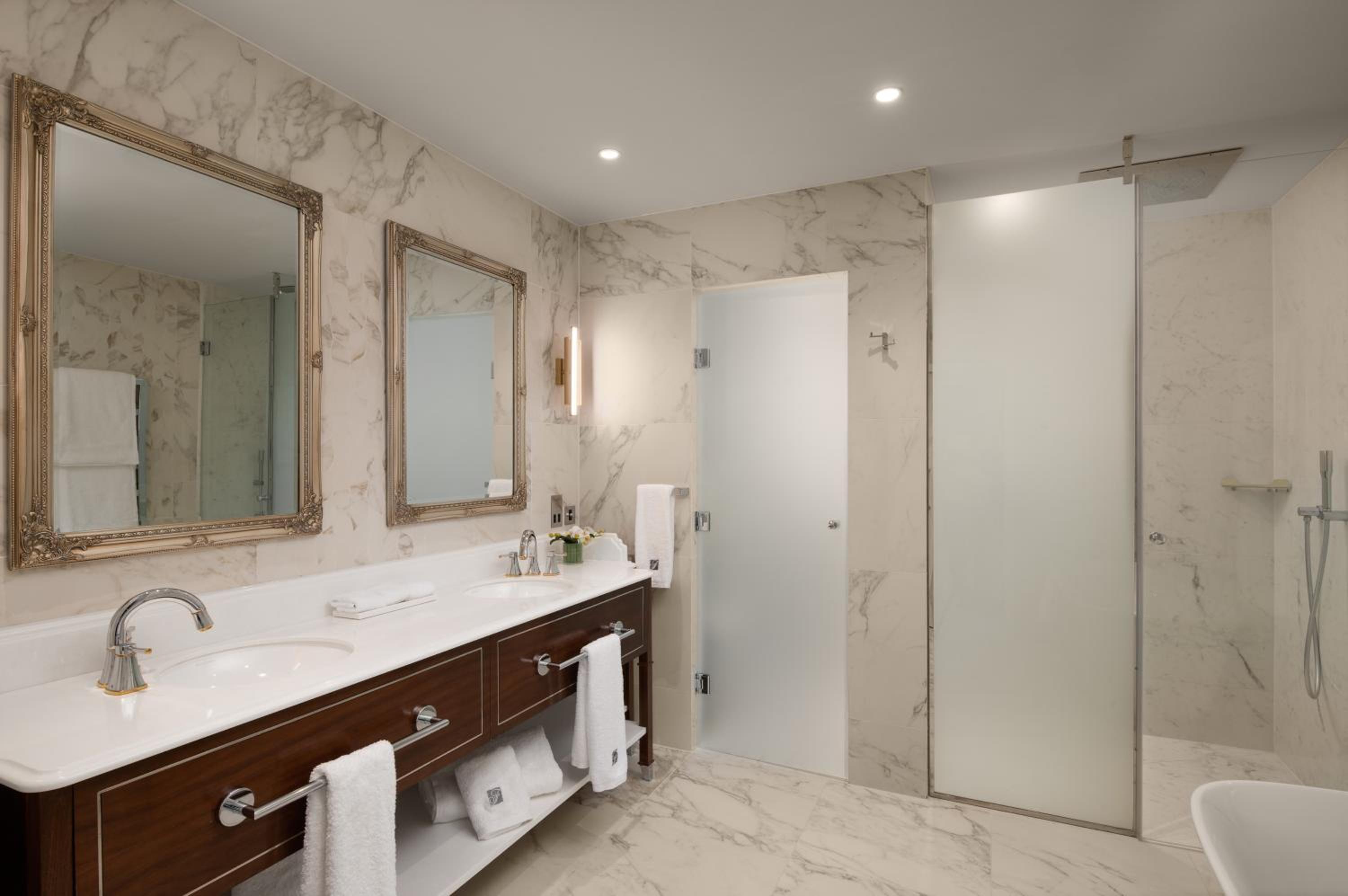 Luxury Two Bedroom Corner Suite - Photo 2