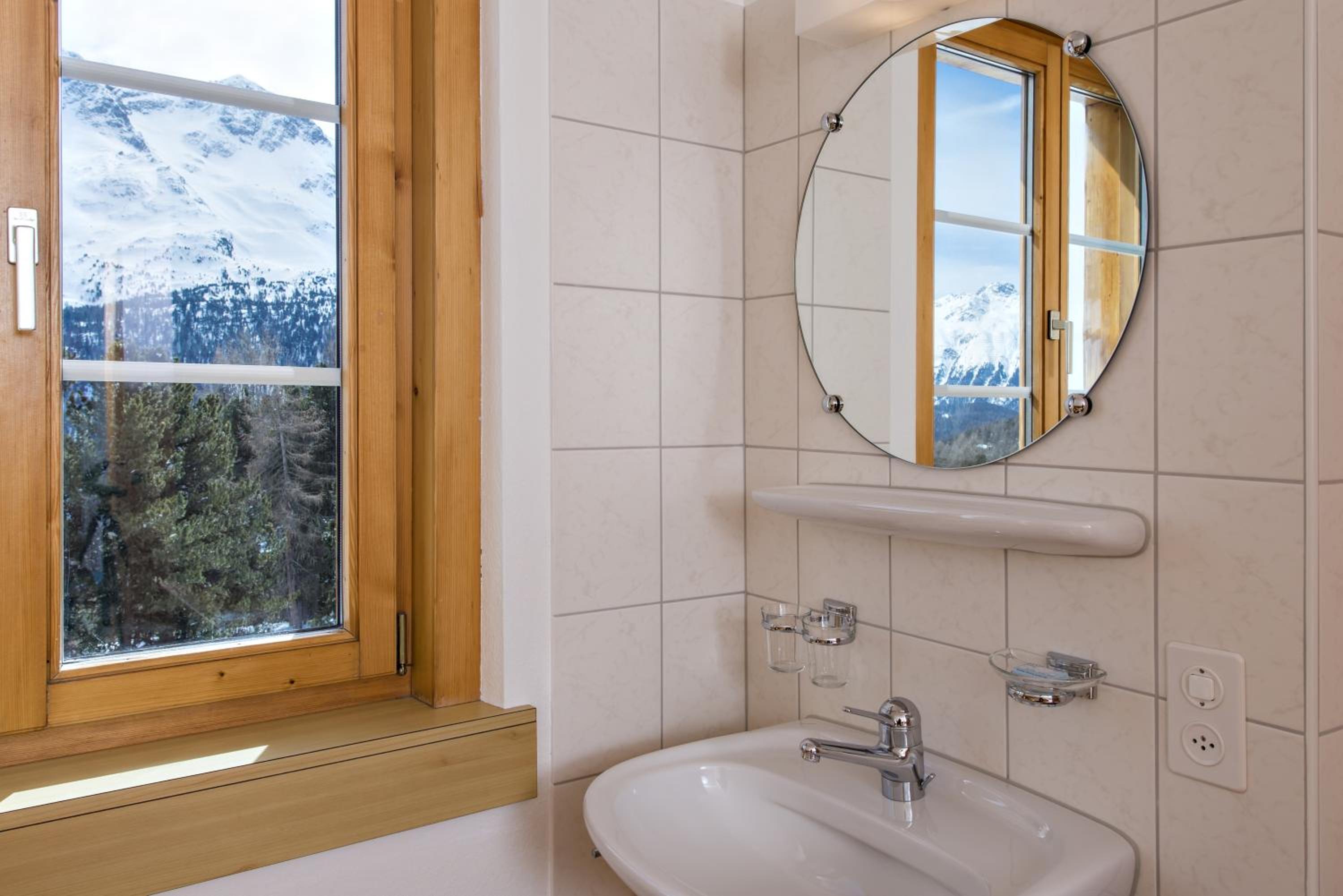 Economy Quadruple Room with Shared Bathroom photo 3