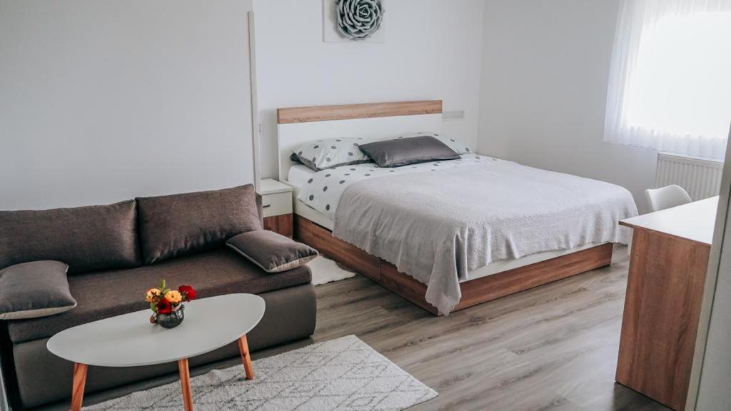 Deluxe Double Room with Extra Bed photo 1