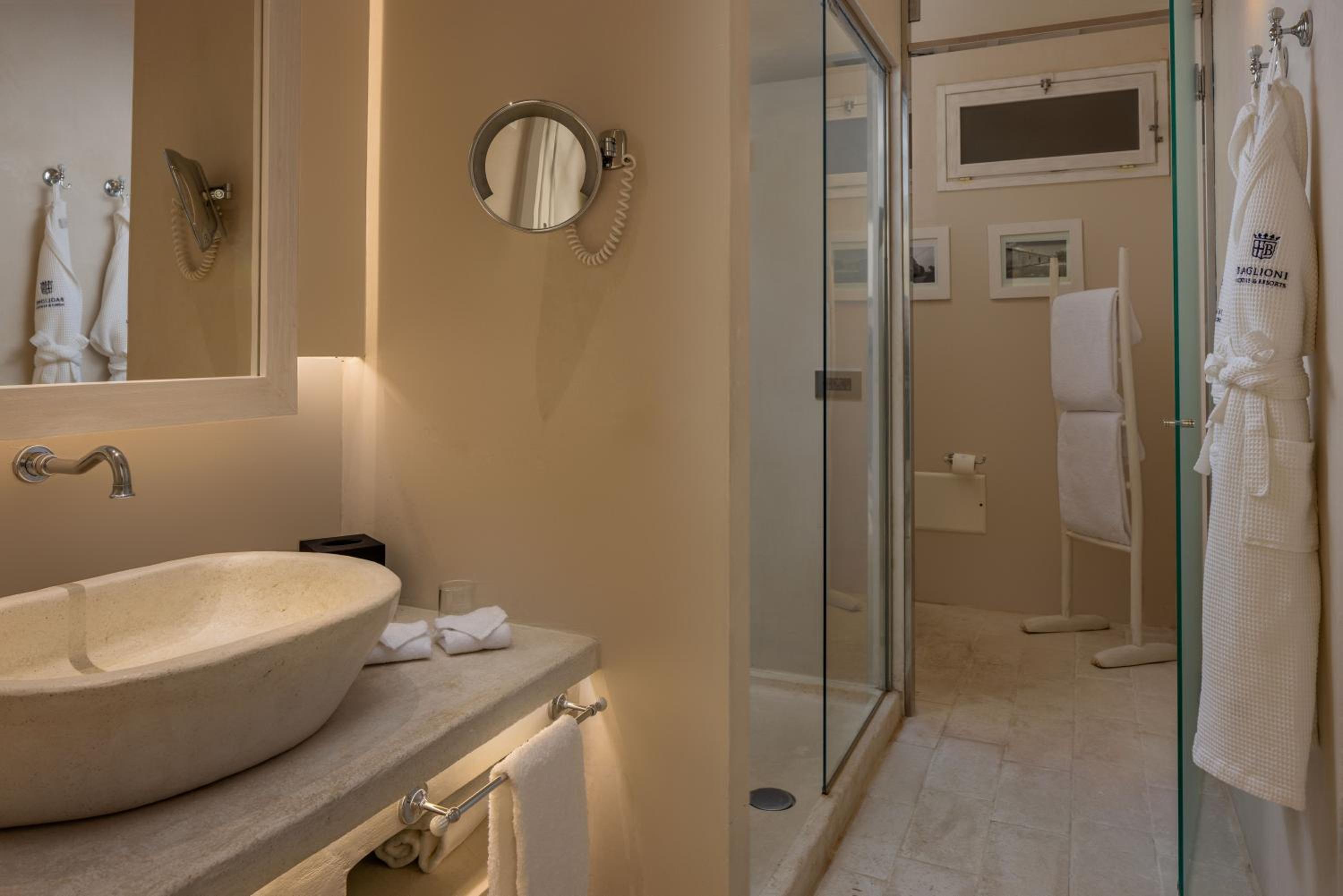Deluxe Room - Photo 3