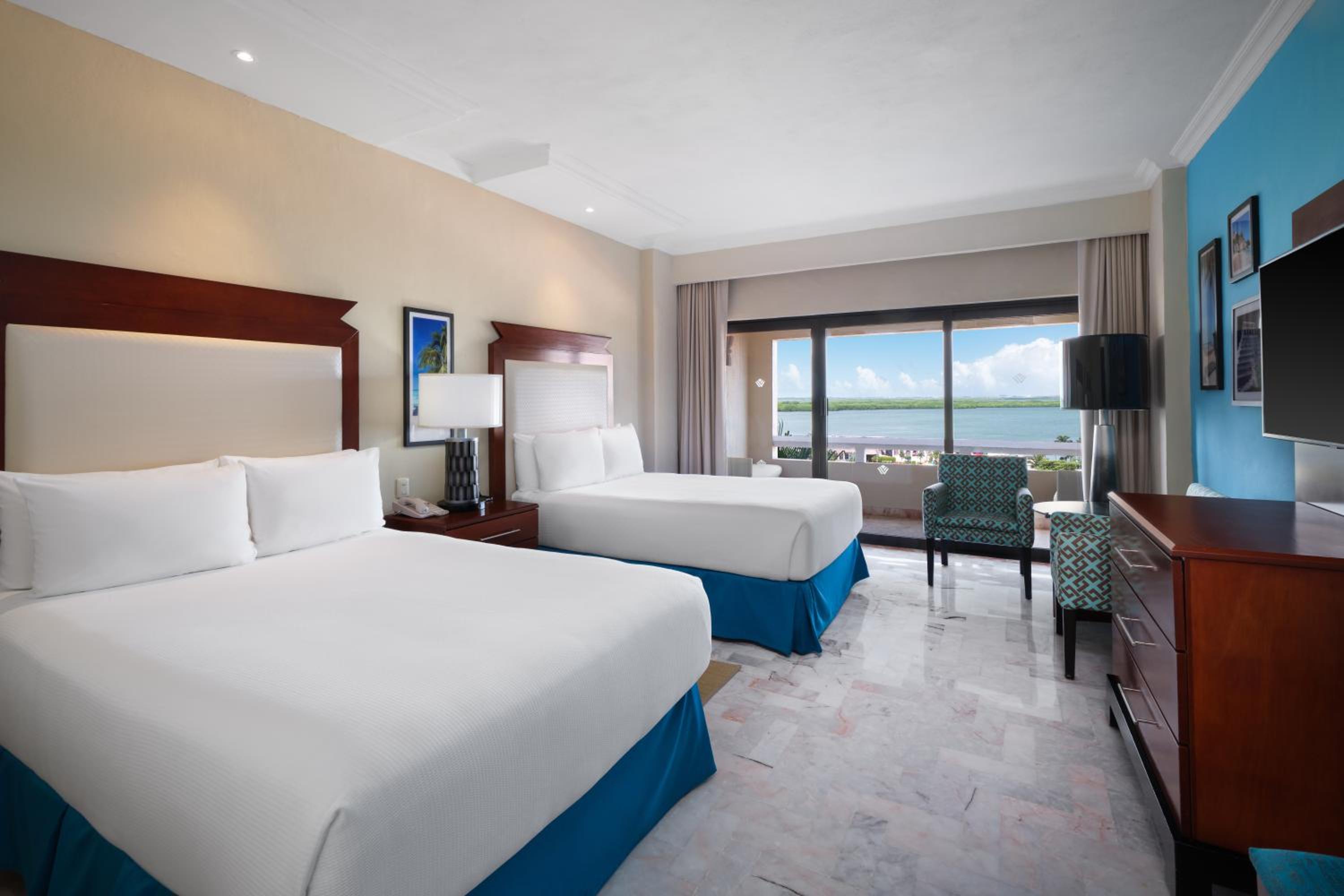 Superior Accessible Room with Garden View and Two Double Beds, Non-Smoking