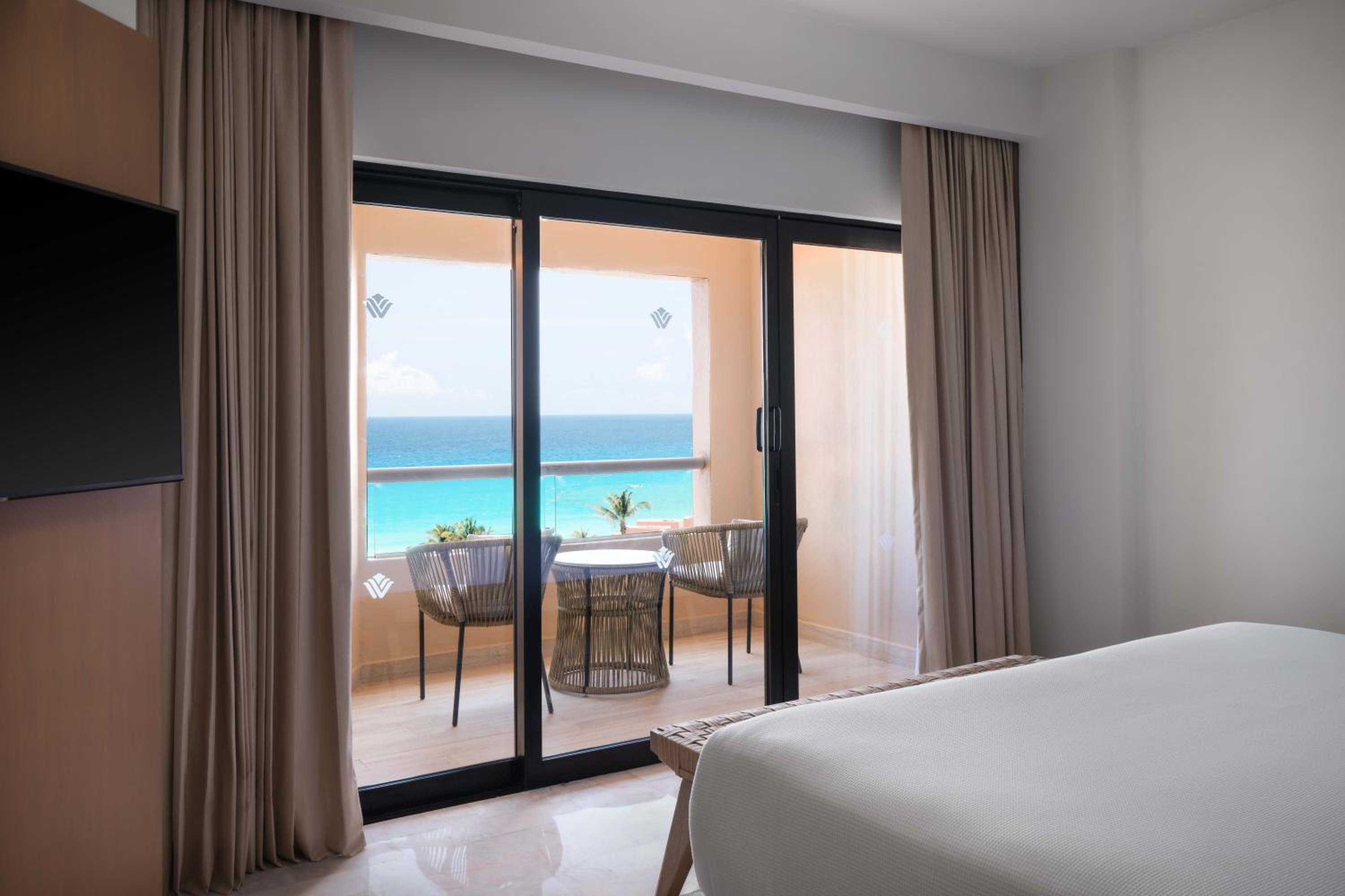 Executive Suite with One King Bed and Two Double Beds, Non-Smoking