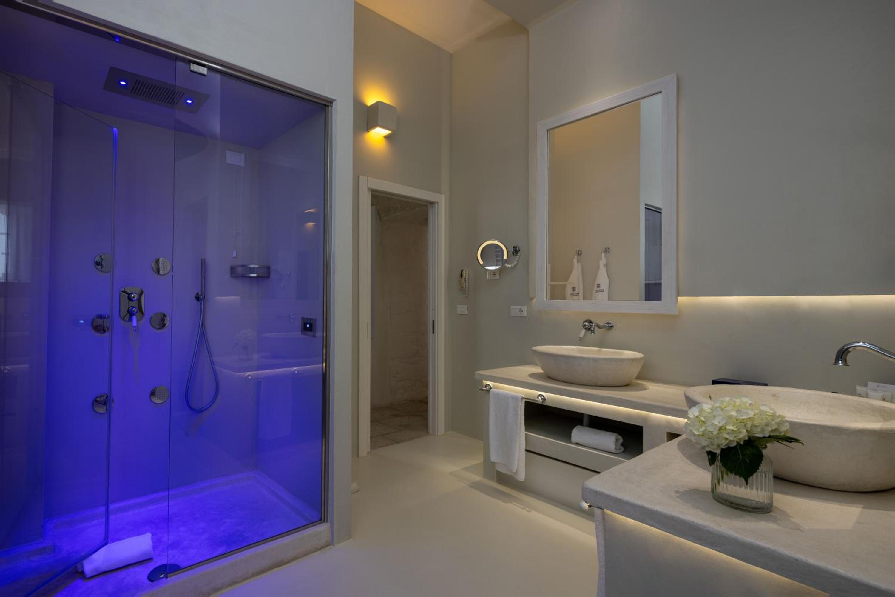 Deluxe Suite - Photo 2