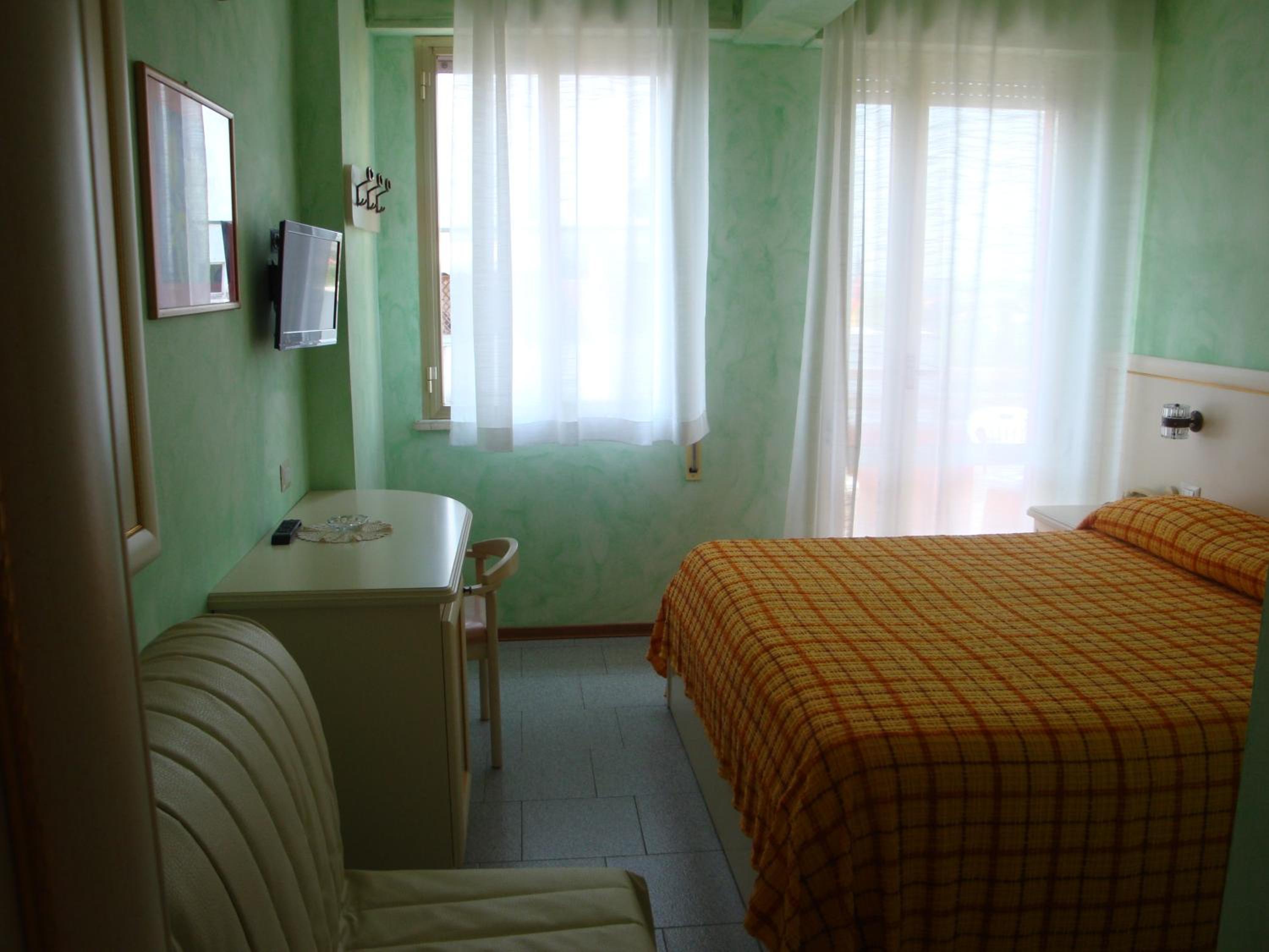 Triple Room with Balcony photo 3