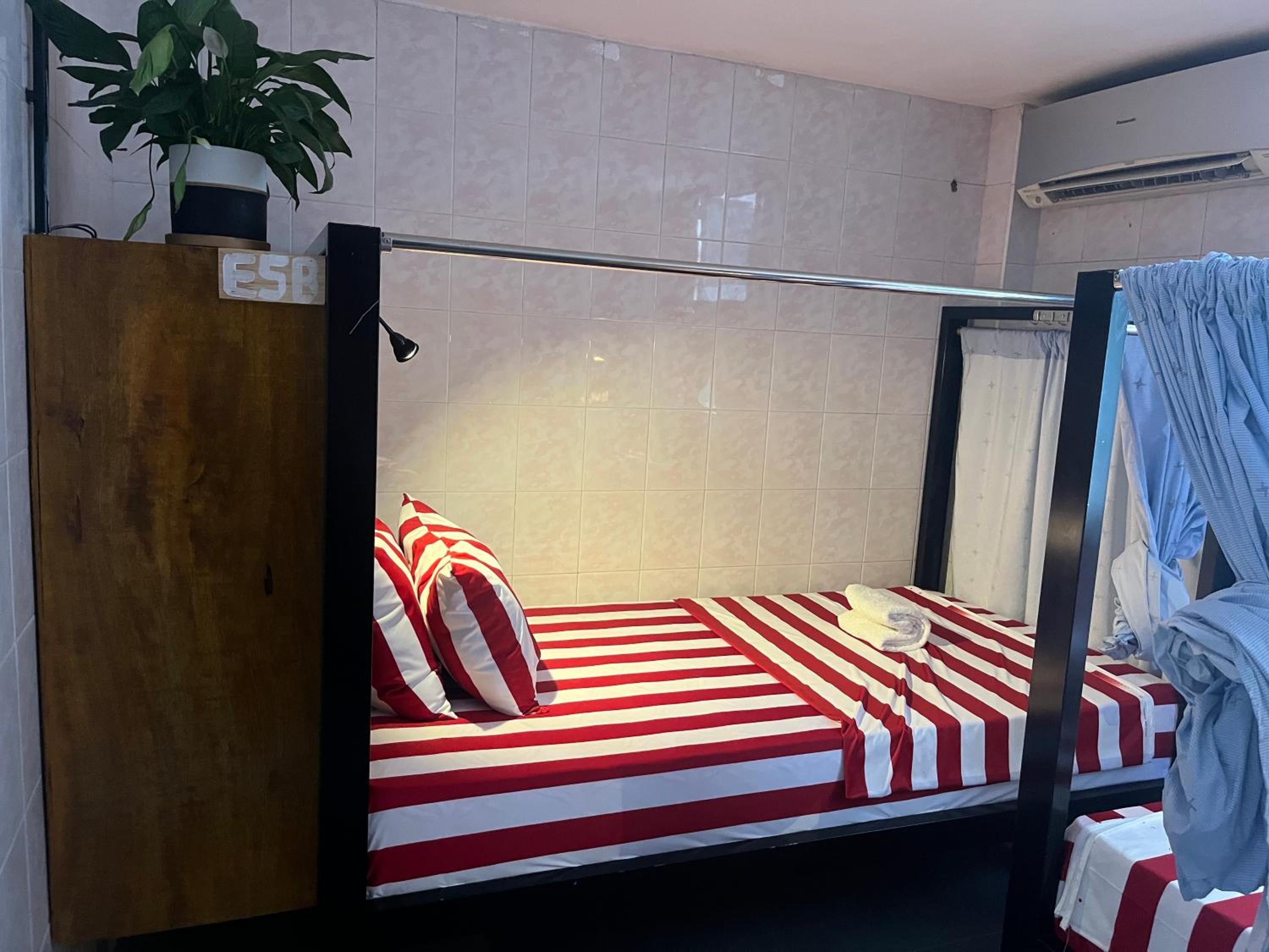 Budget Twin Room - Photo 4