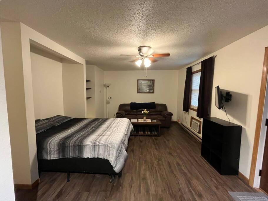 One-Bedroom Apartment photo 2