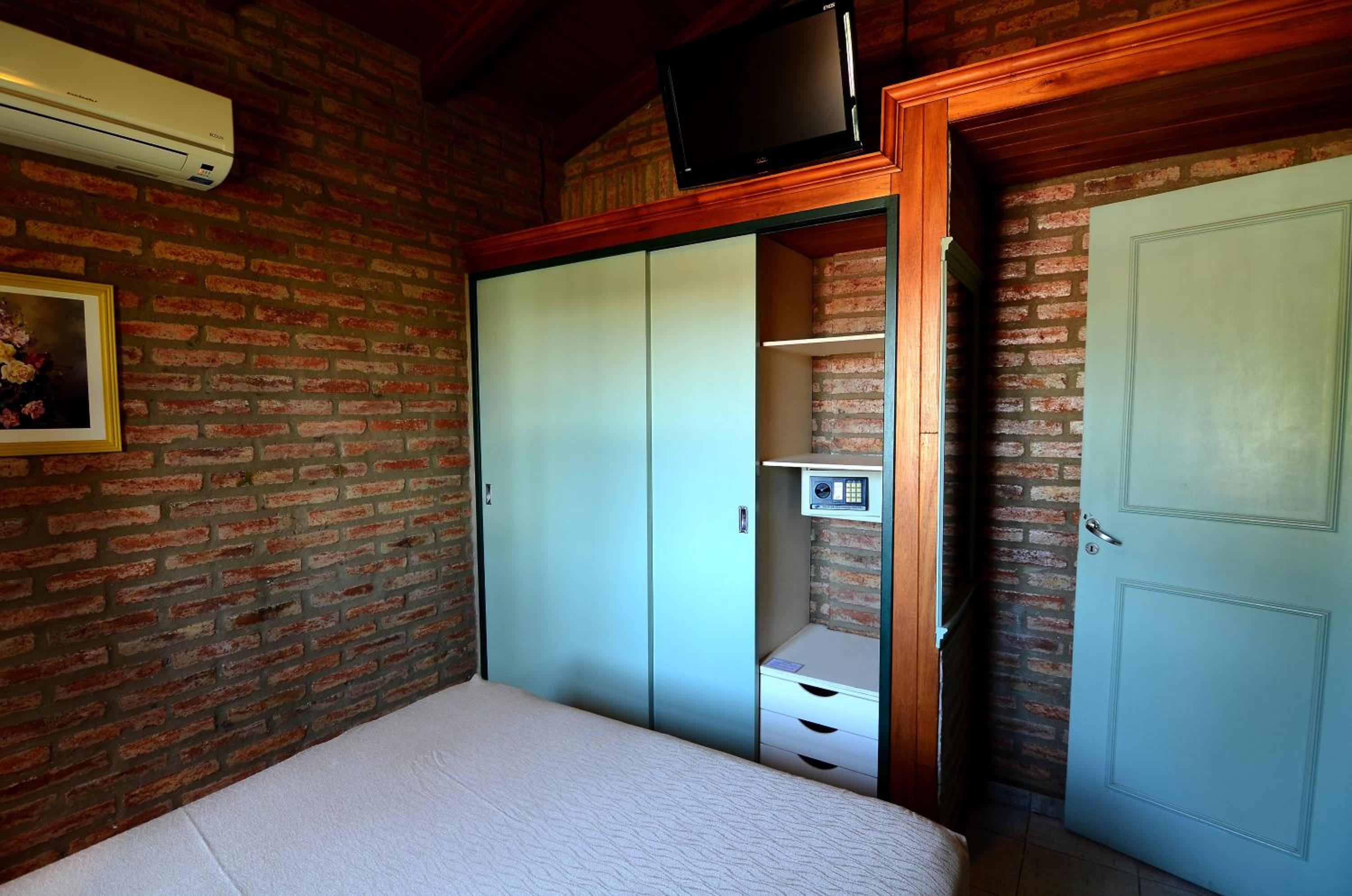 Two-Bedroom Bungalow photo 2