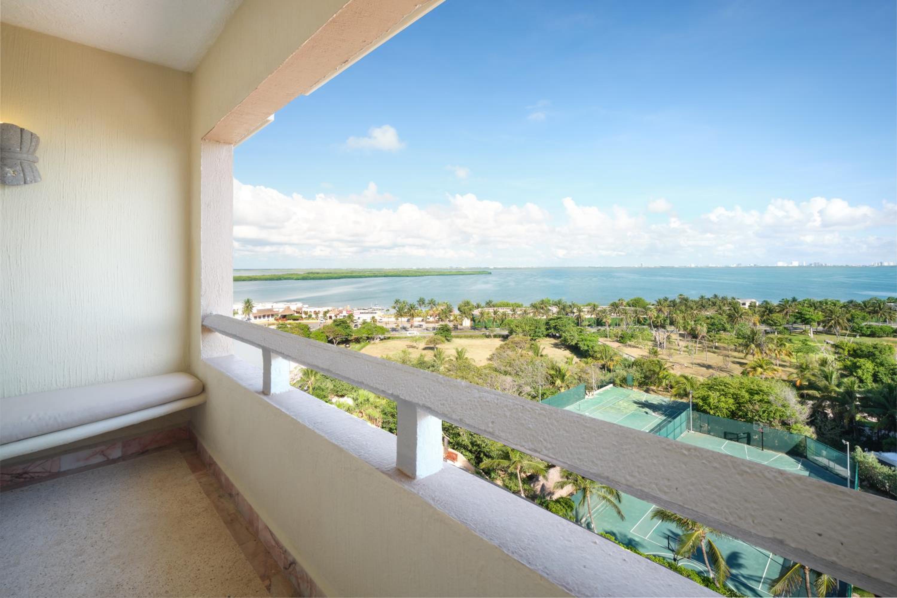 Superior King Room with Garden View, Non-Smoking