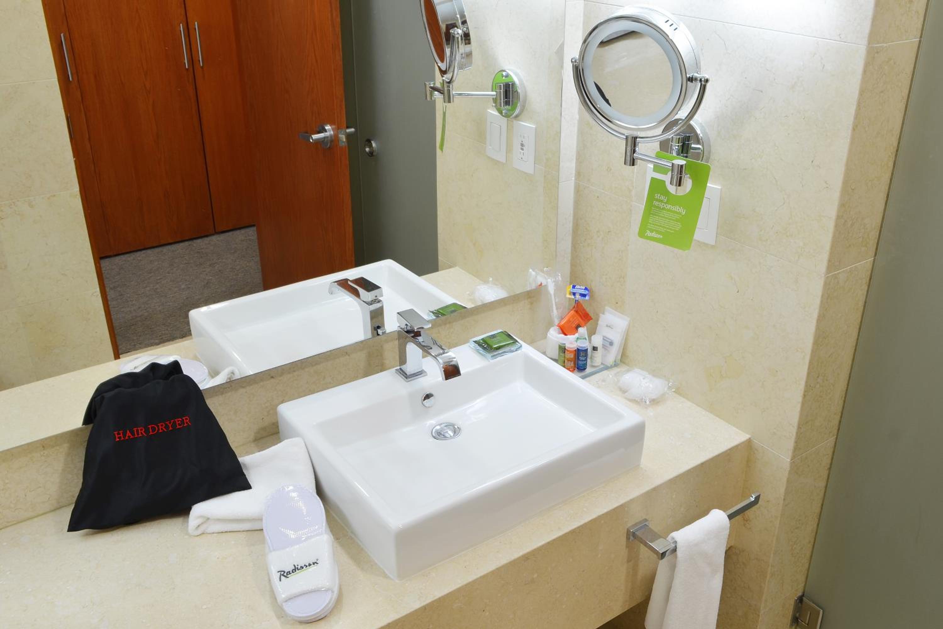 Business Double Room with Two Double Beds - Photo 5