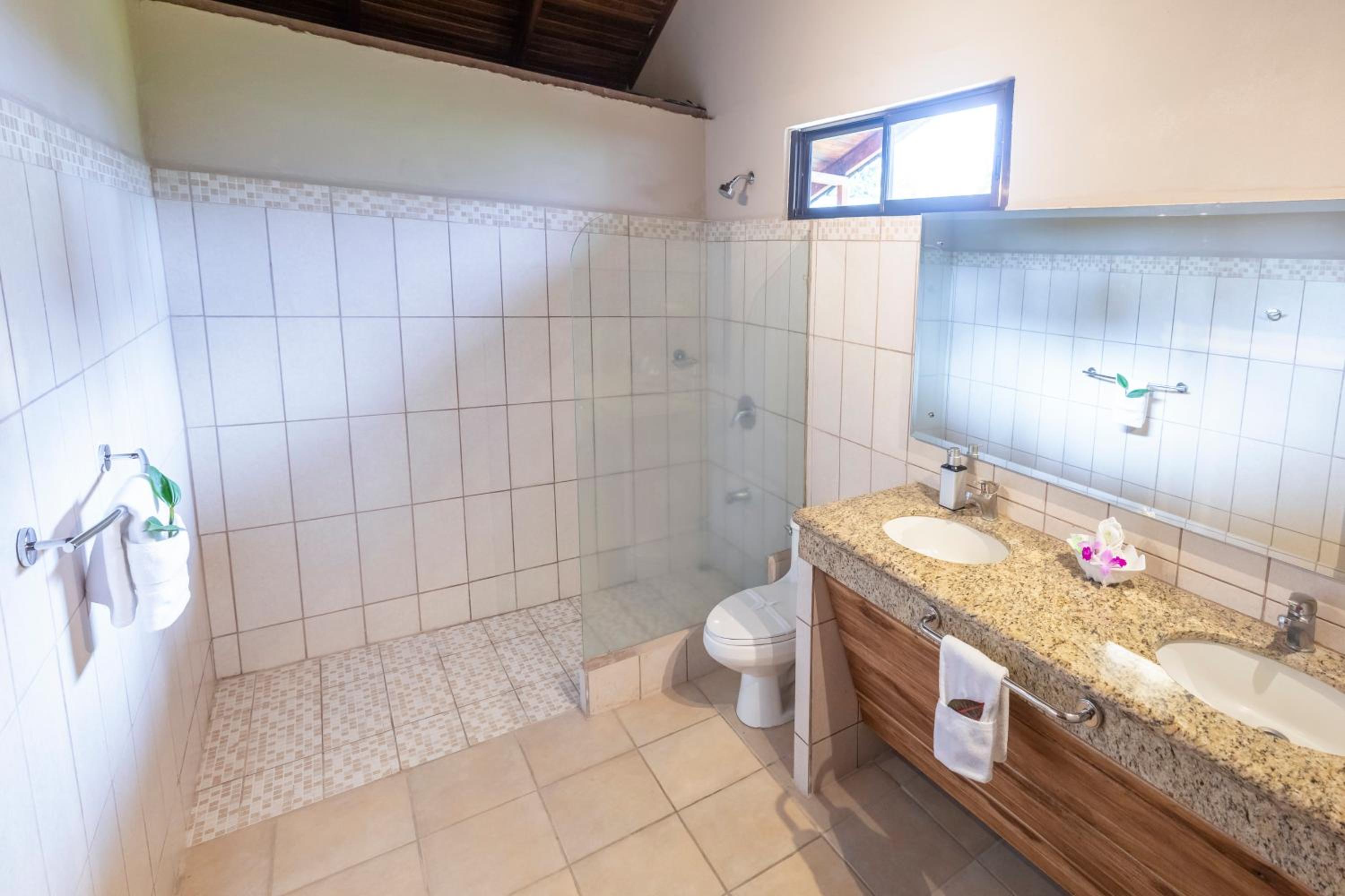 Deluxe Bungalow with Garden View - Photo 4