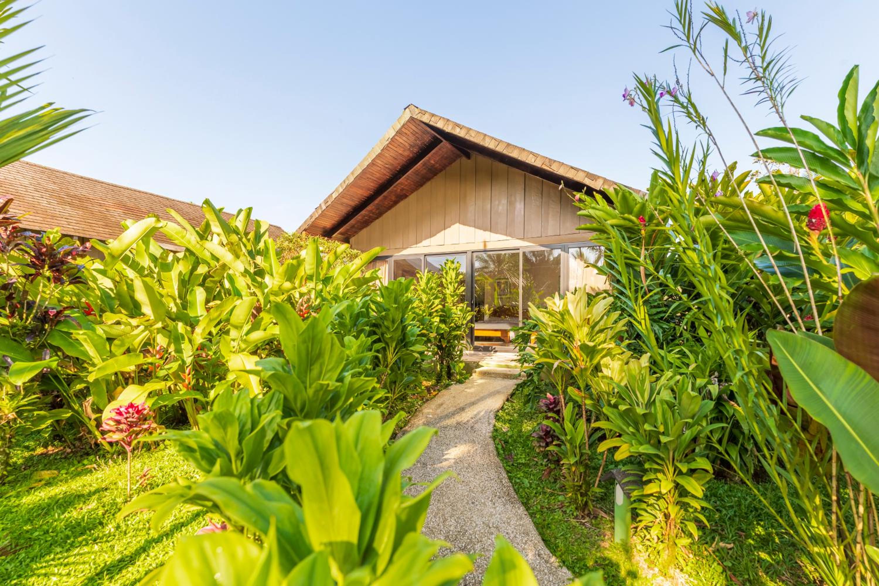 Deluxe Bungalow with Garden View - Photo 5