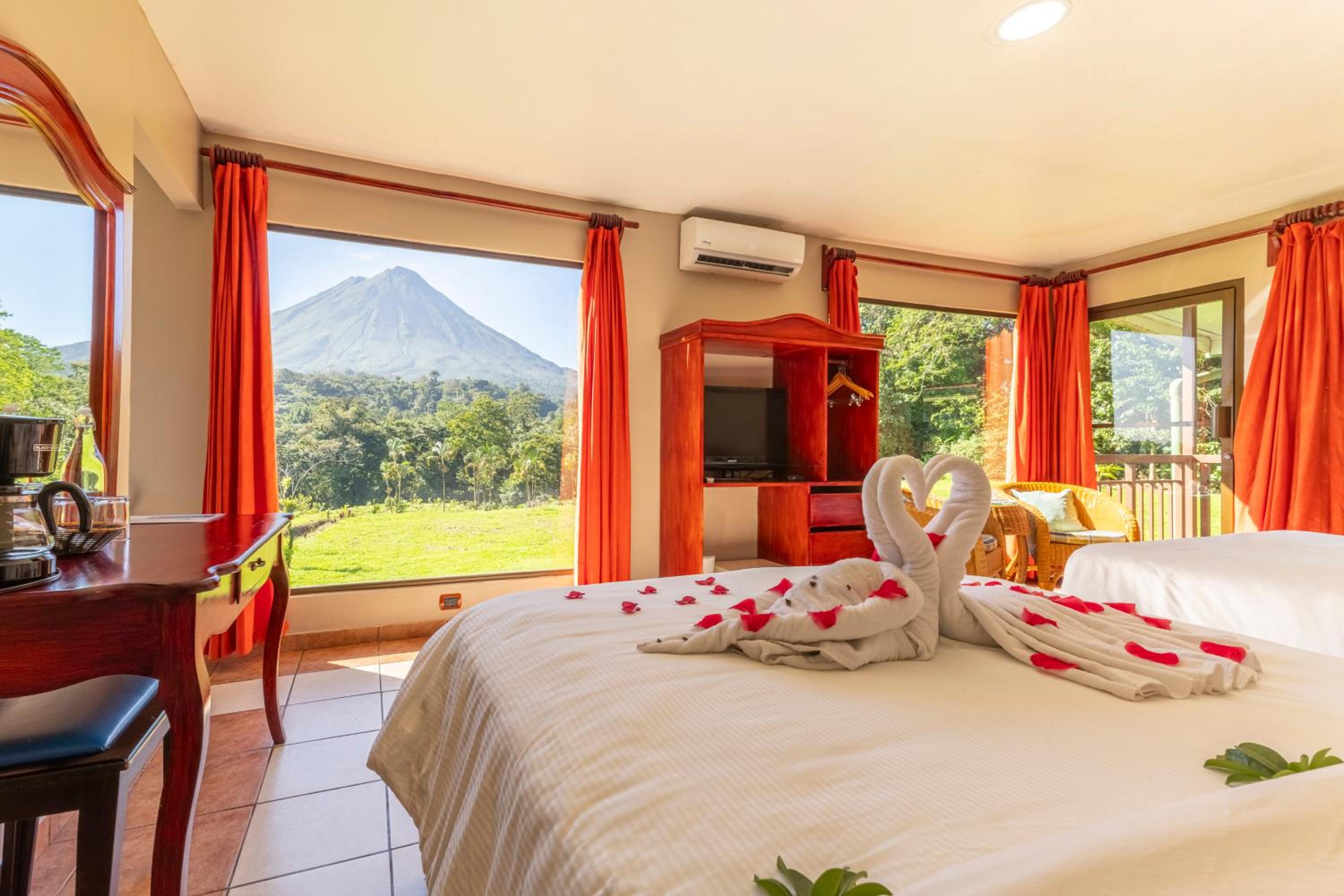Superior Double Room - Volcano View - Photo 1
