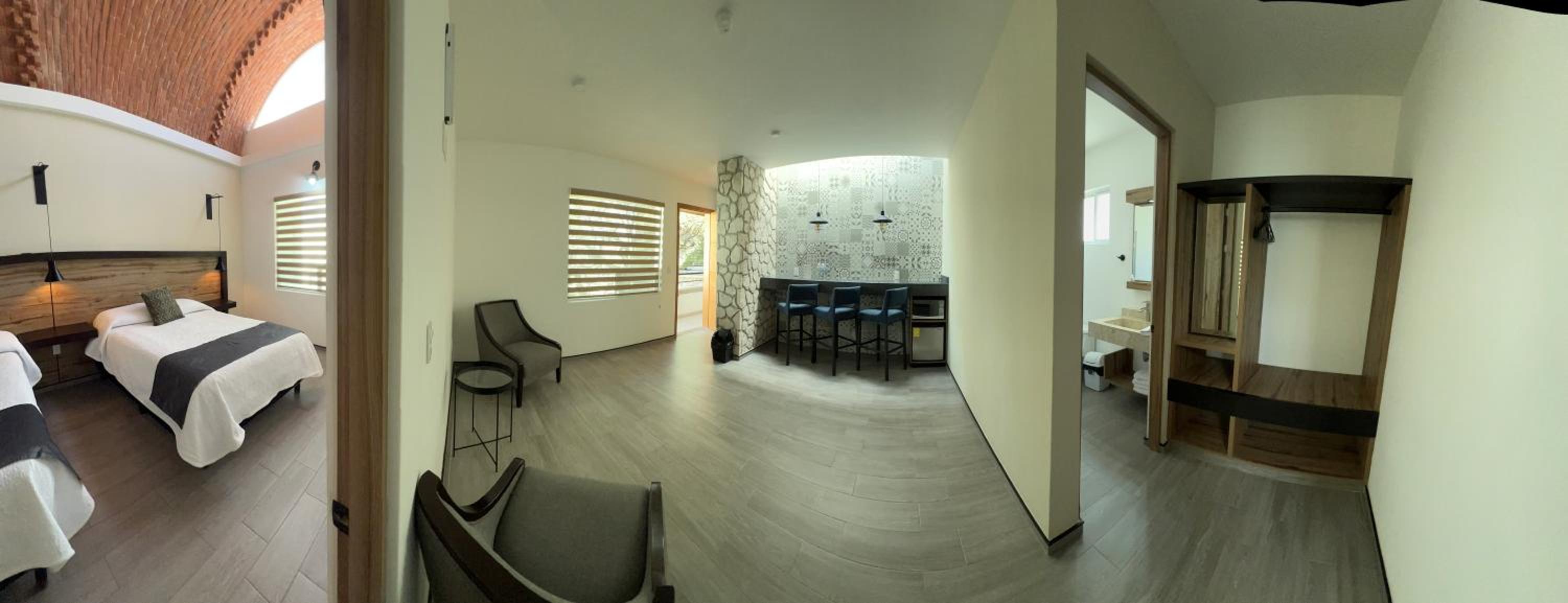 Deluxe Room - Photo 6