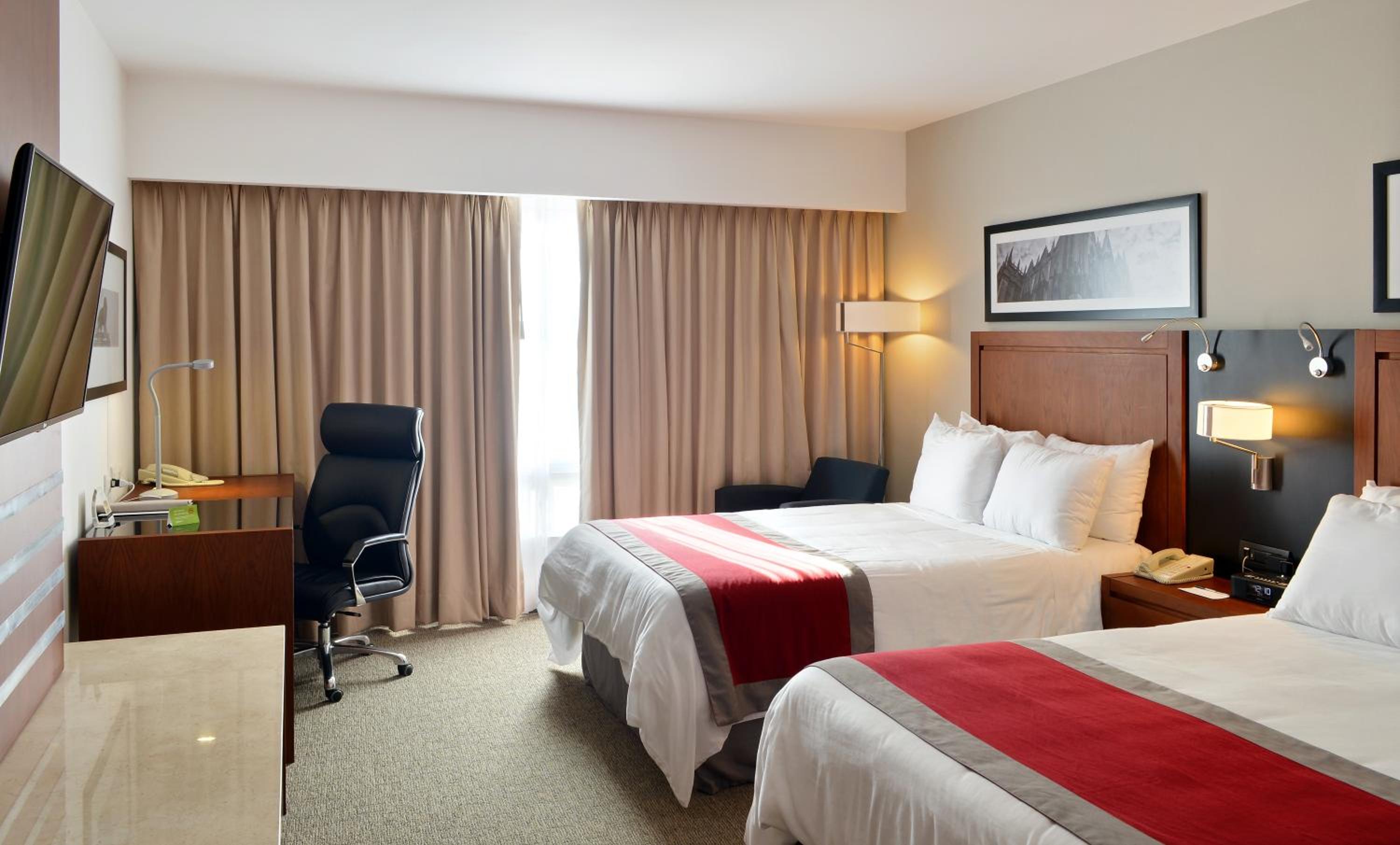 Business Double Room with Two Double Beds - Photo 1