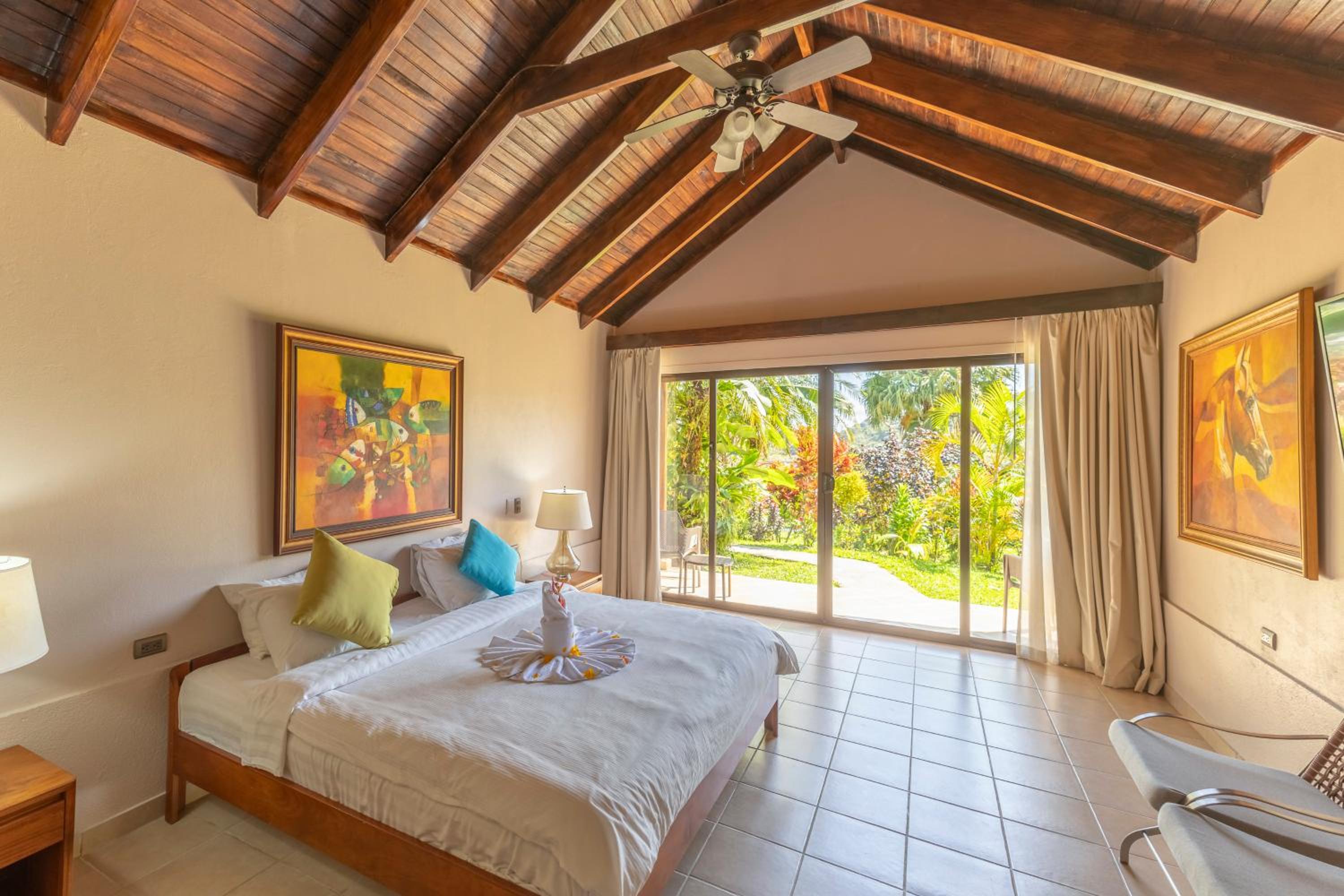 Superior Bungalow - Photo 1