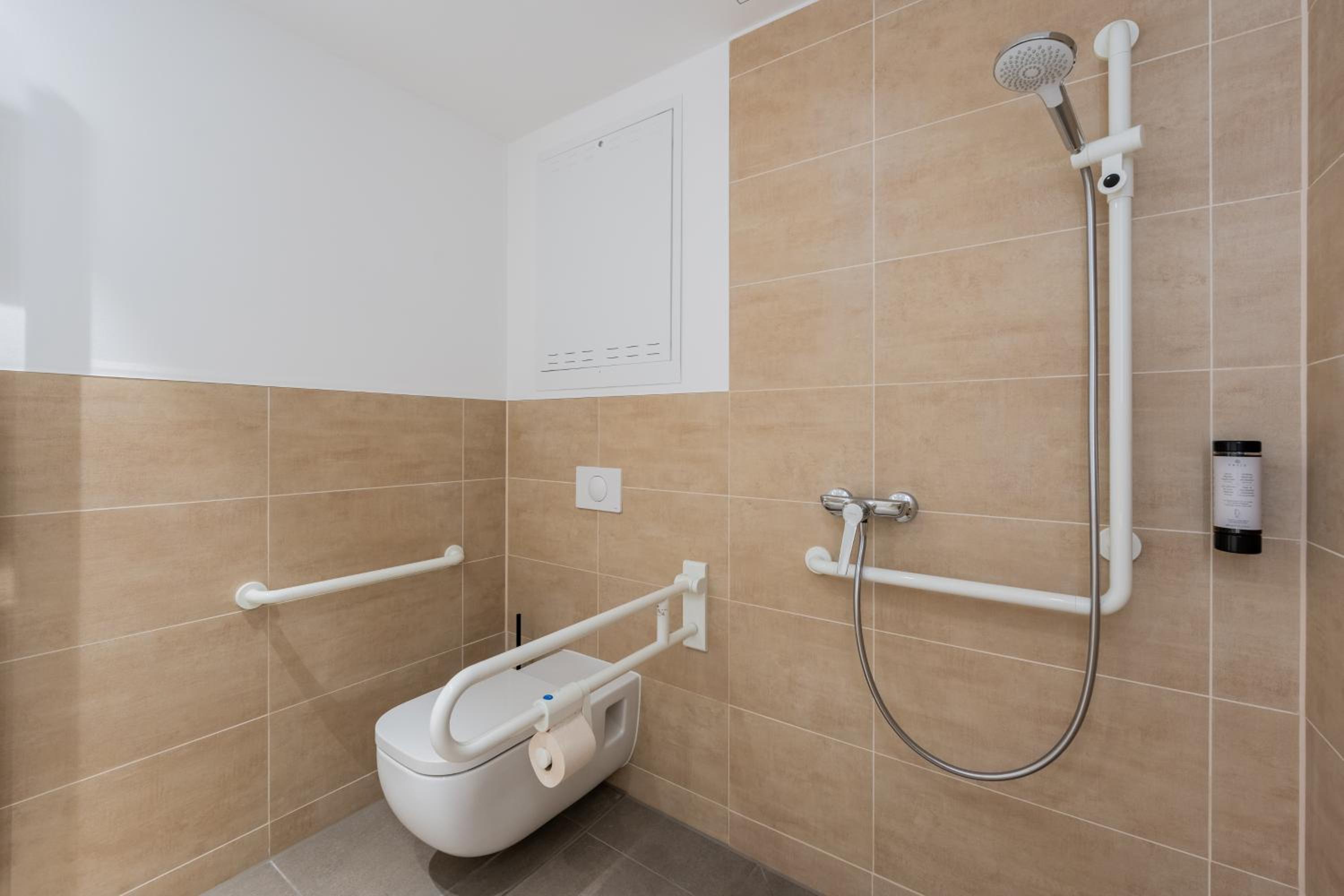 Single Room - Disability Access photo 3