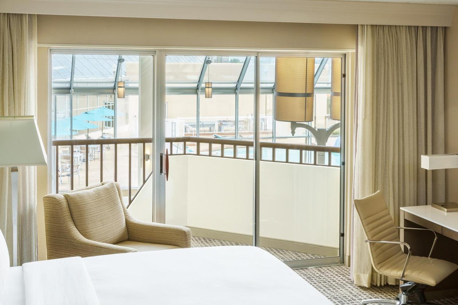 King Room with Balcony - Non-Smoking