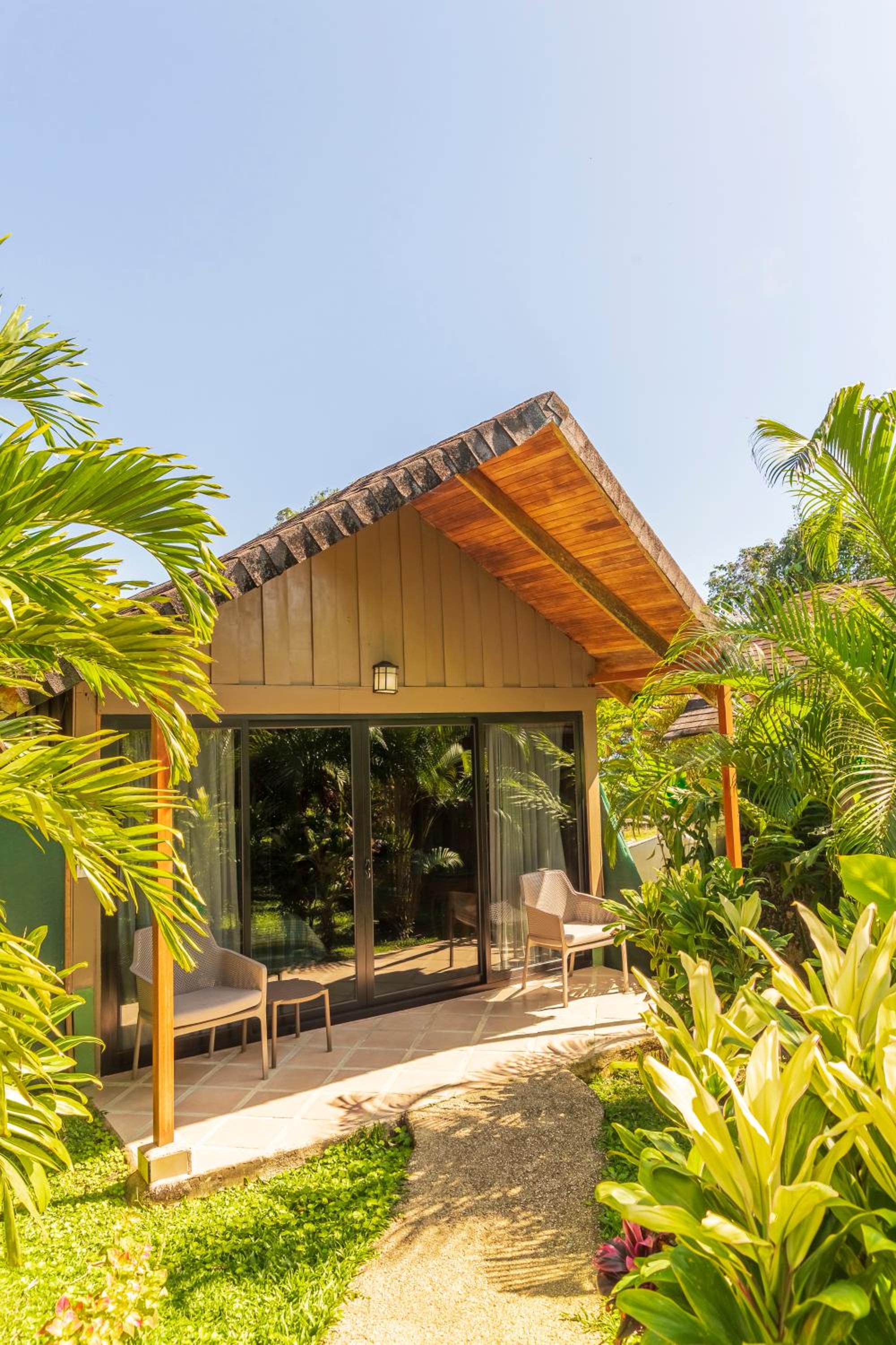 Bungalow with Garden View - Photo 2