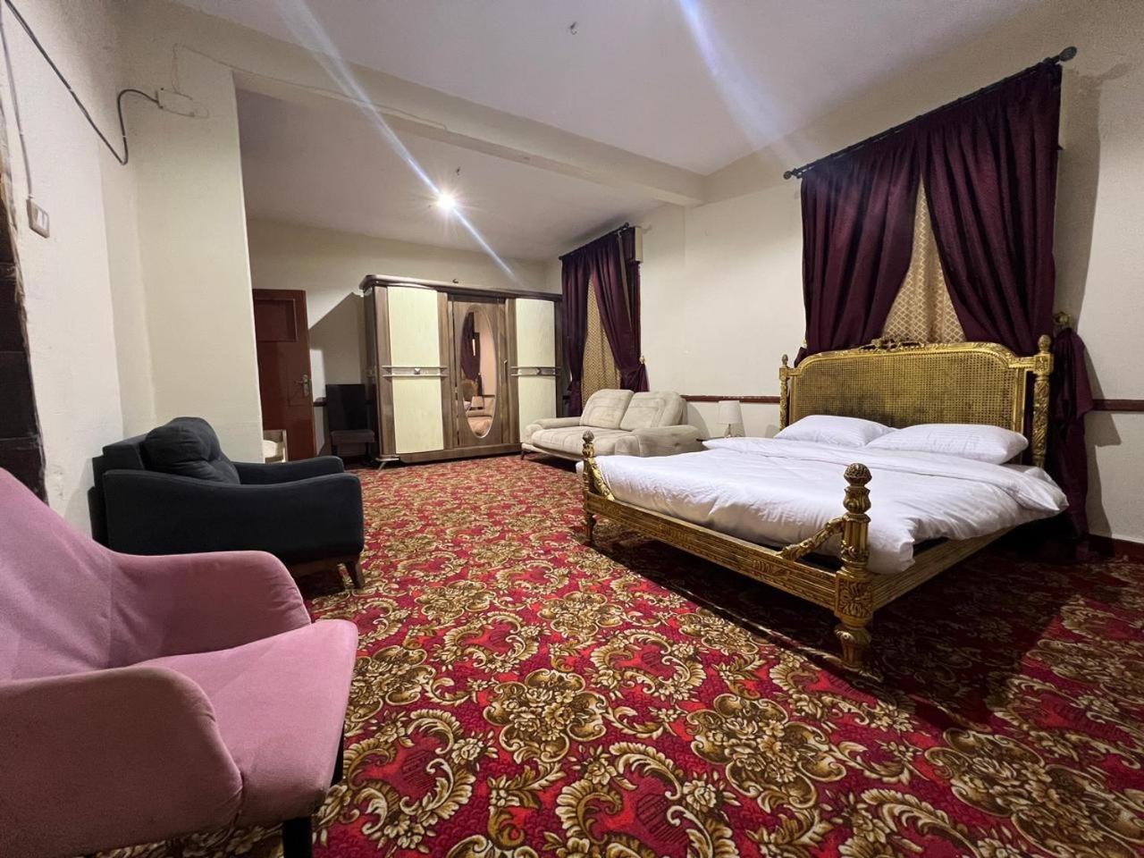 Deluxe King Room