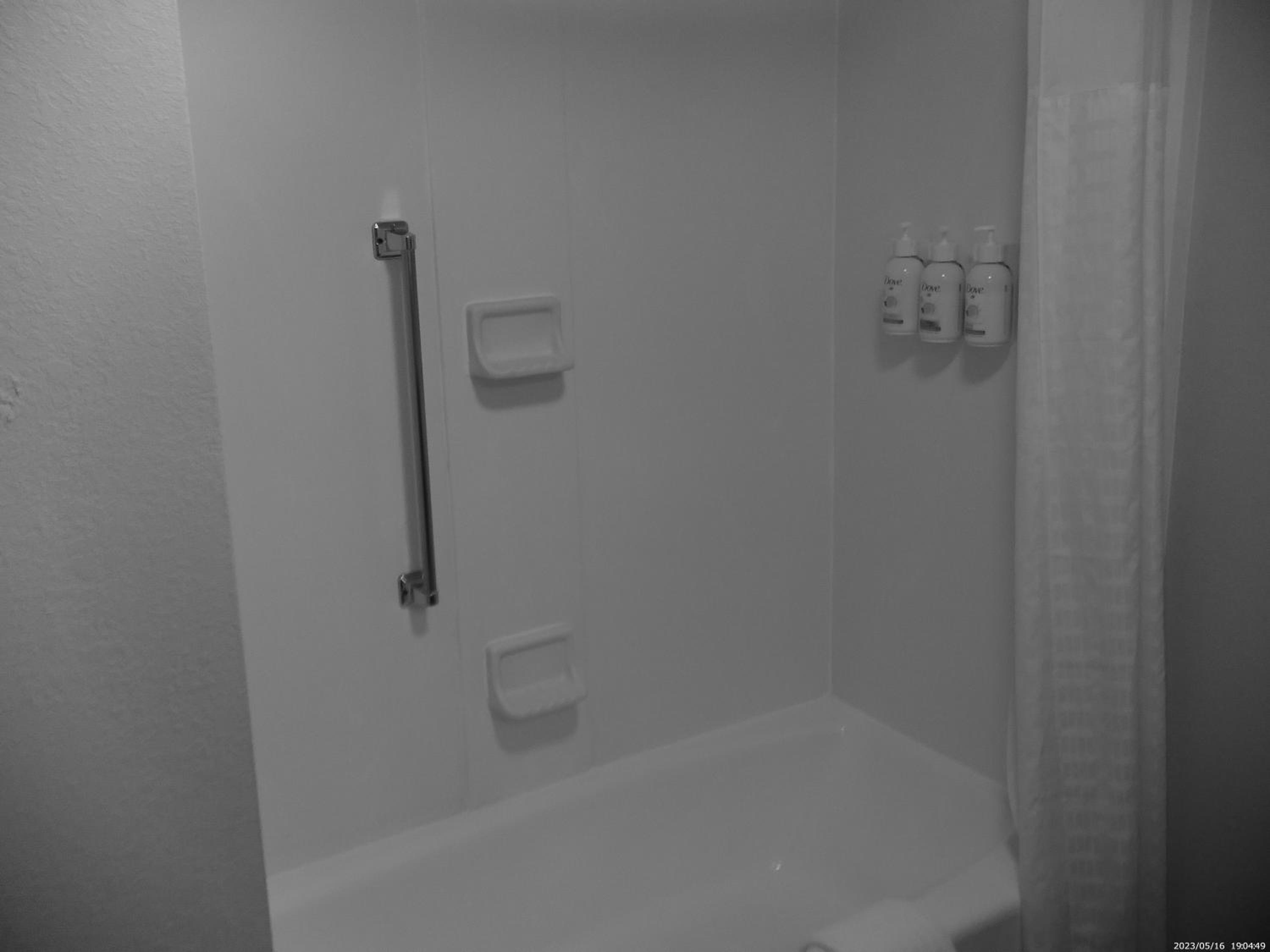 Queen Room with Two Queen Beds - Non-Smoking - Photo 3