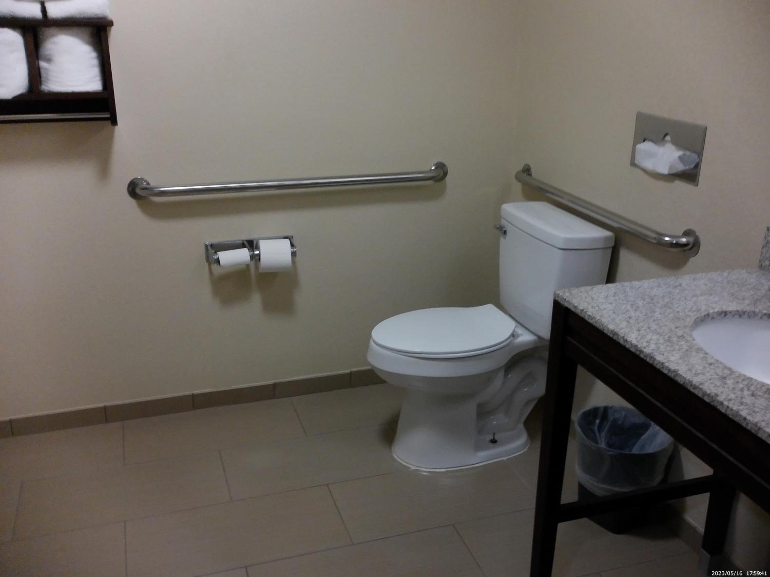 King Room with Tub and Grab Bars - Mobility/Hearing Accessible - Non-Smoking - Photo 2