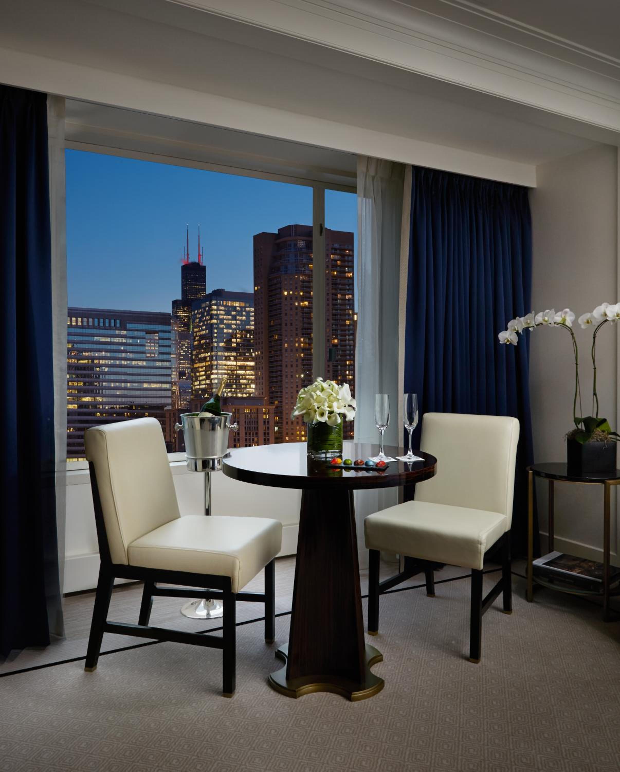 Deluxe King Room - Photo 7