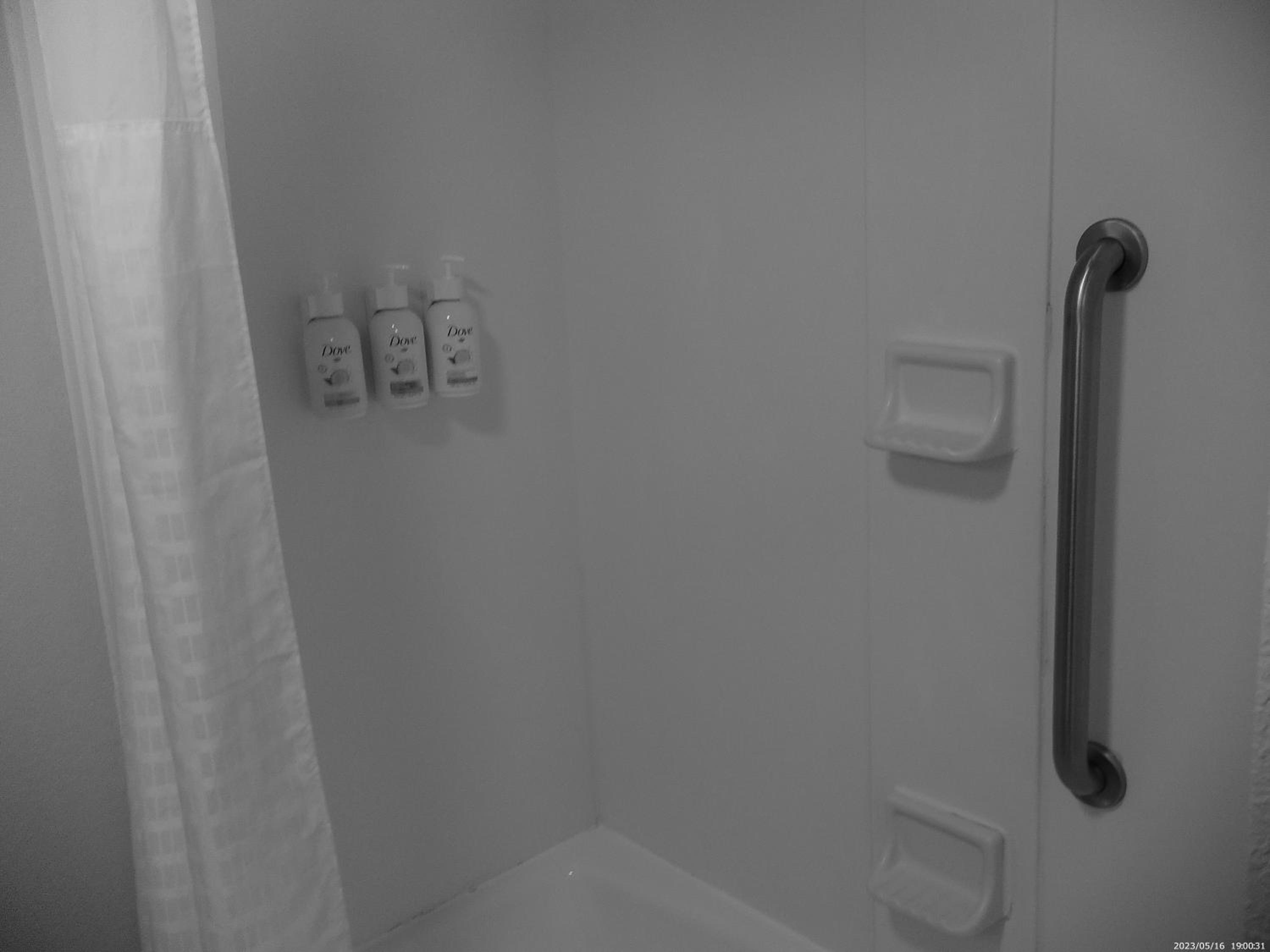 King Room with Tub and Grab Bars - Mobility/Hearing Accessible - Non-Smoking - Photo 4