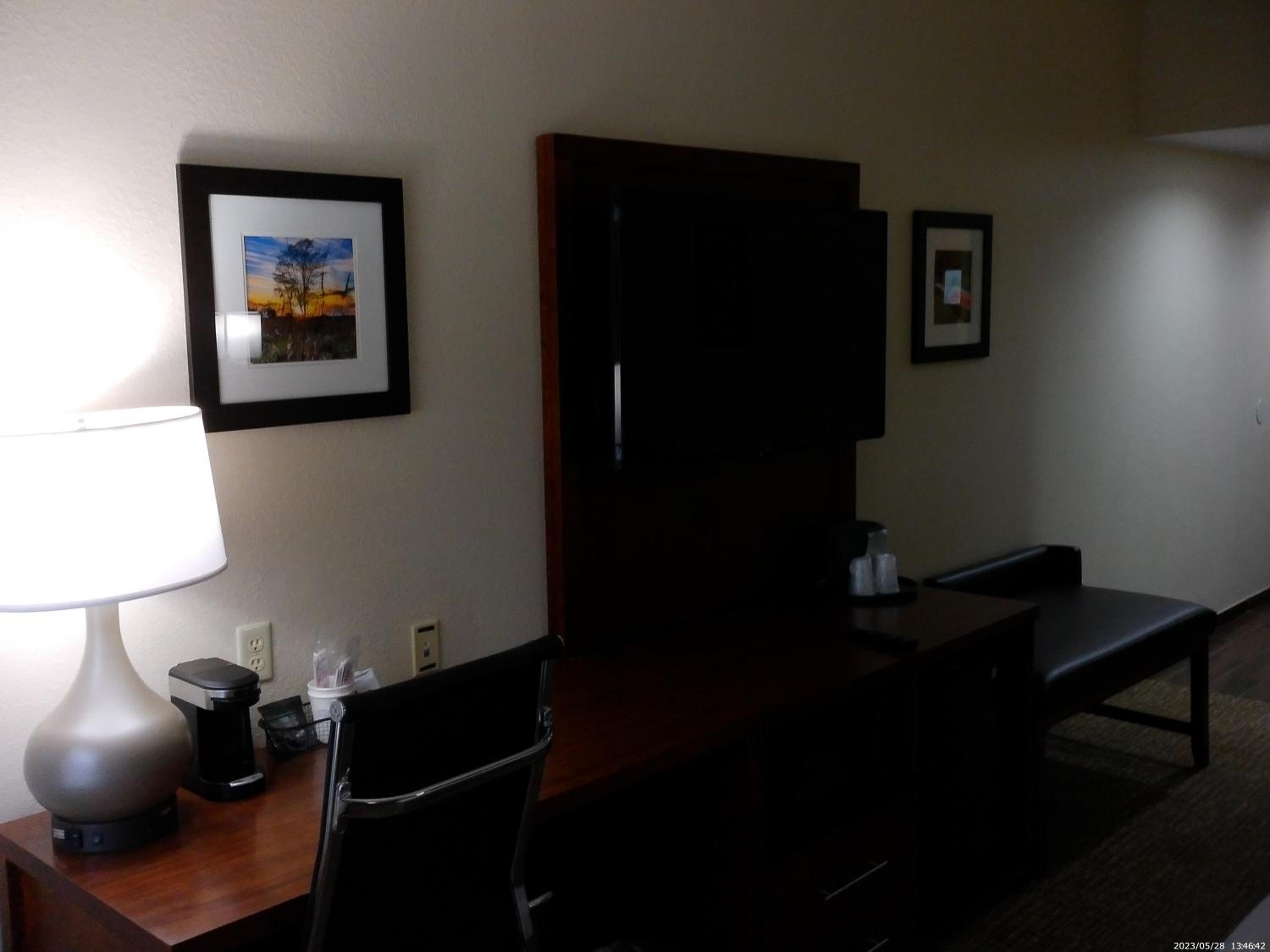 King Room with Mobility/Hearing Access and Roll-In Shower, Non-Smoking - Photo 1