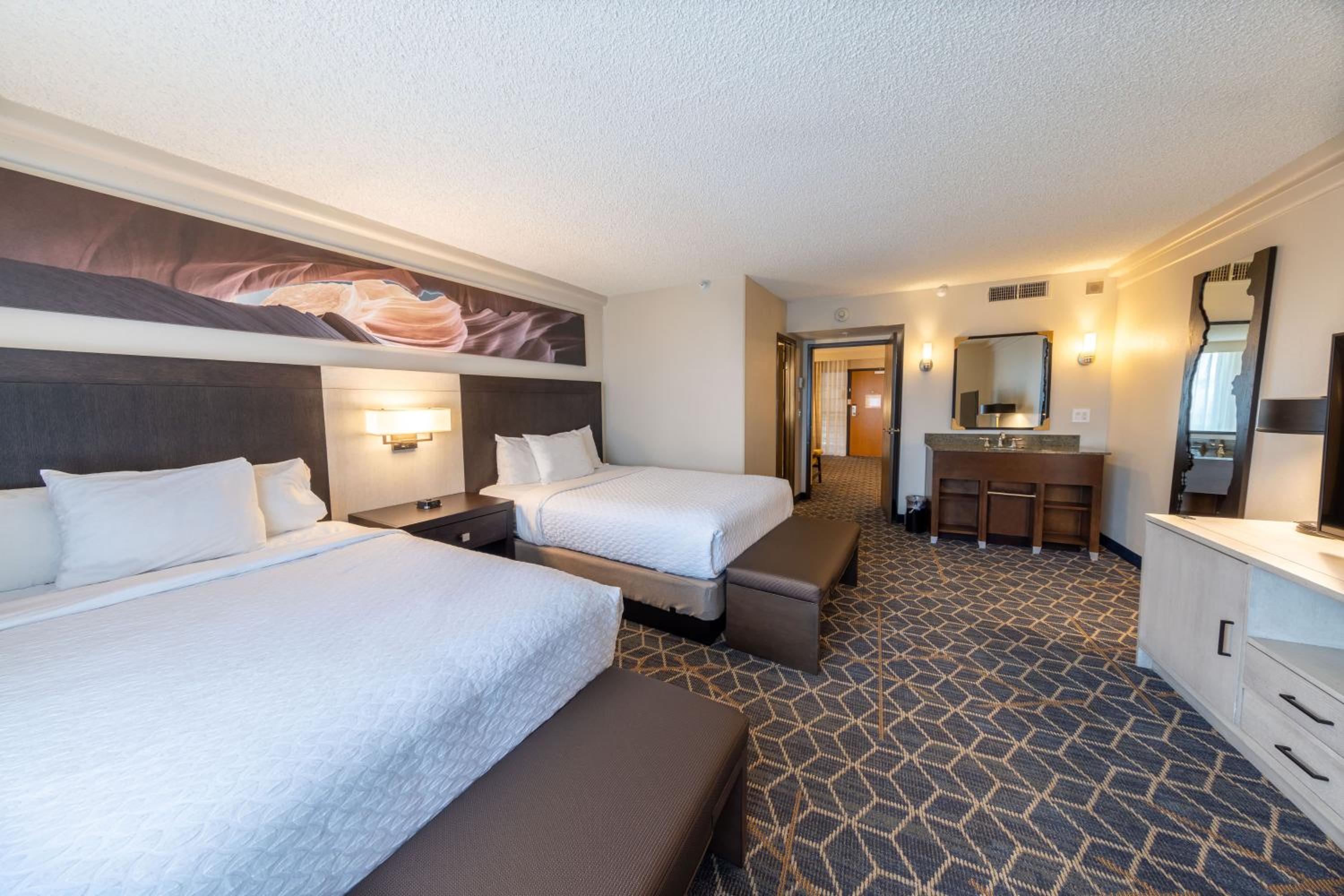 Two-Room Queen Suite with Two Queen Beds - Photo 6