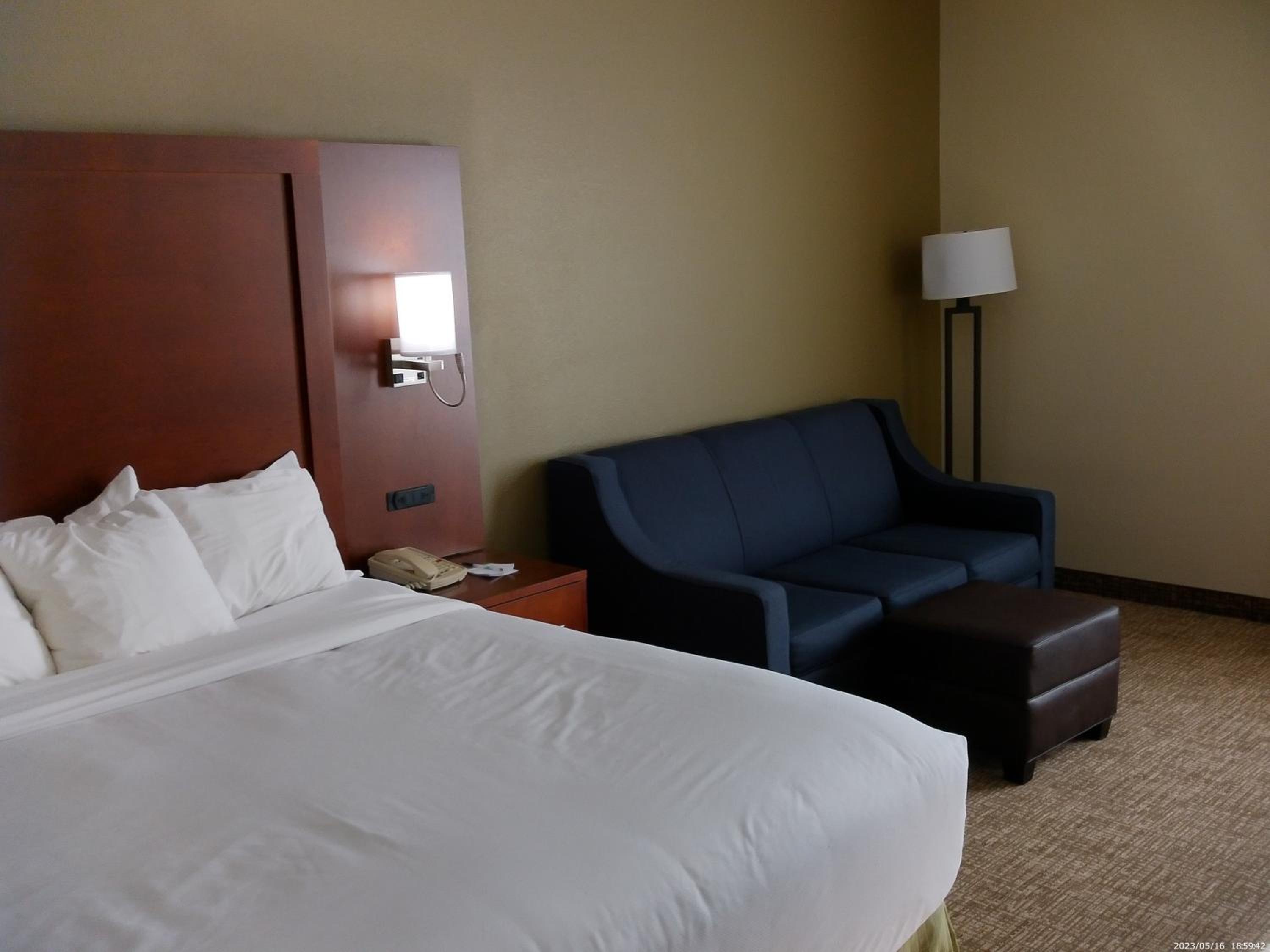 King Room - Non-Smoking - Photo 1