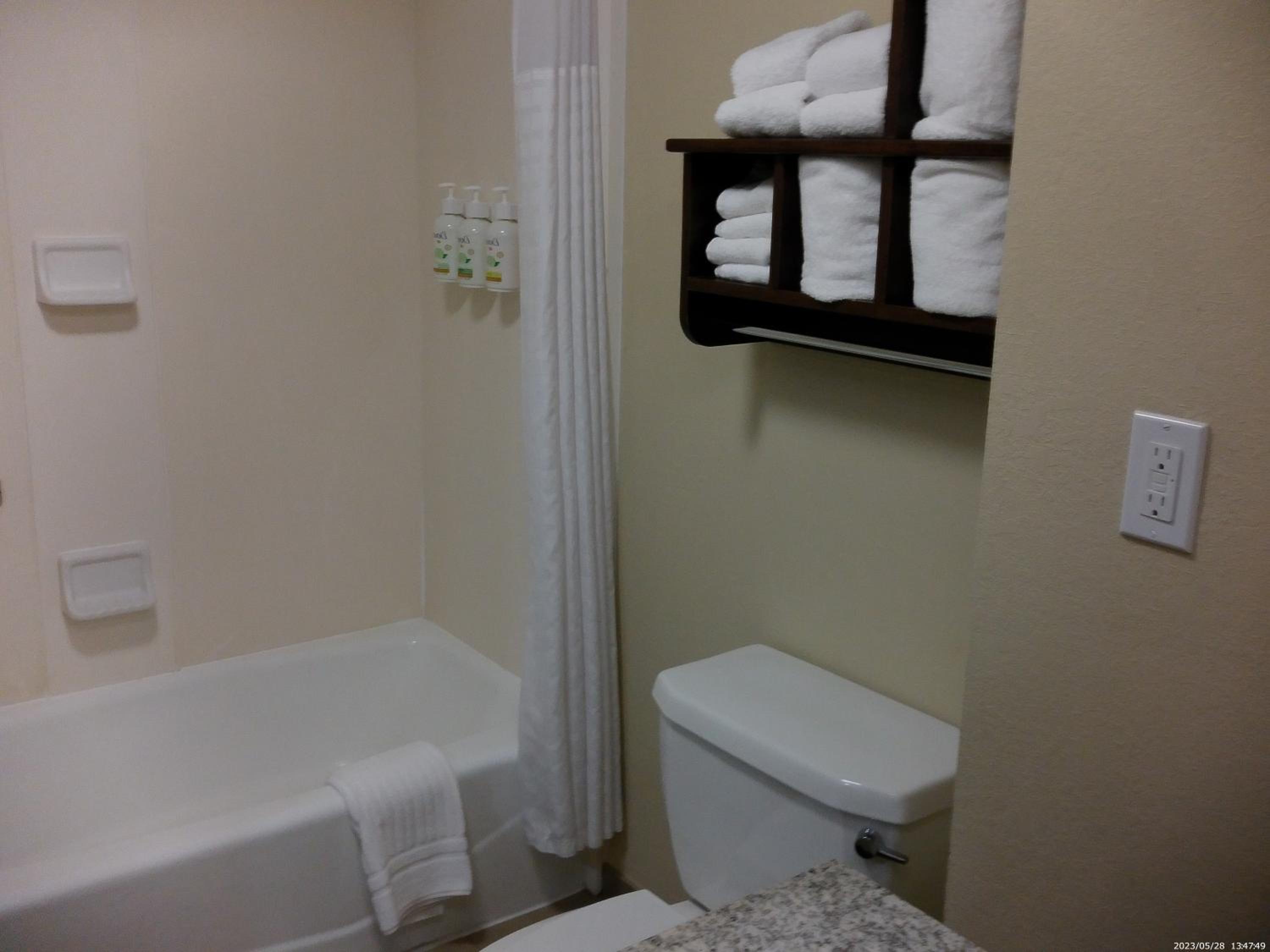 King Room - Non-Smoking - Photo 6