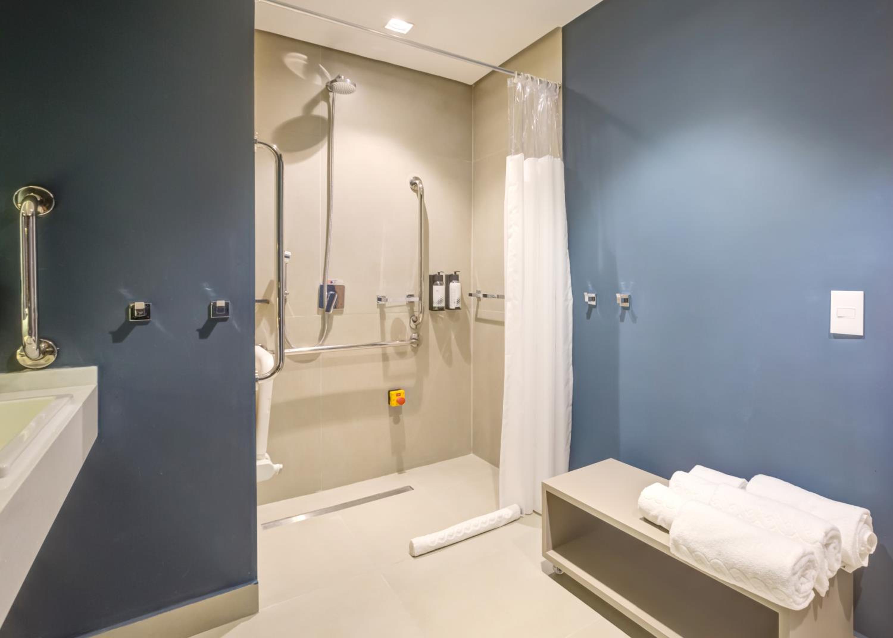 Queen Room - Disability Access - Photo 4