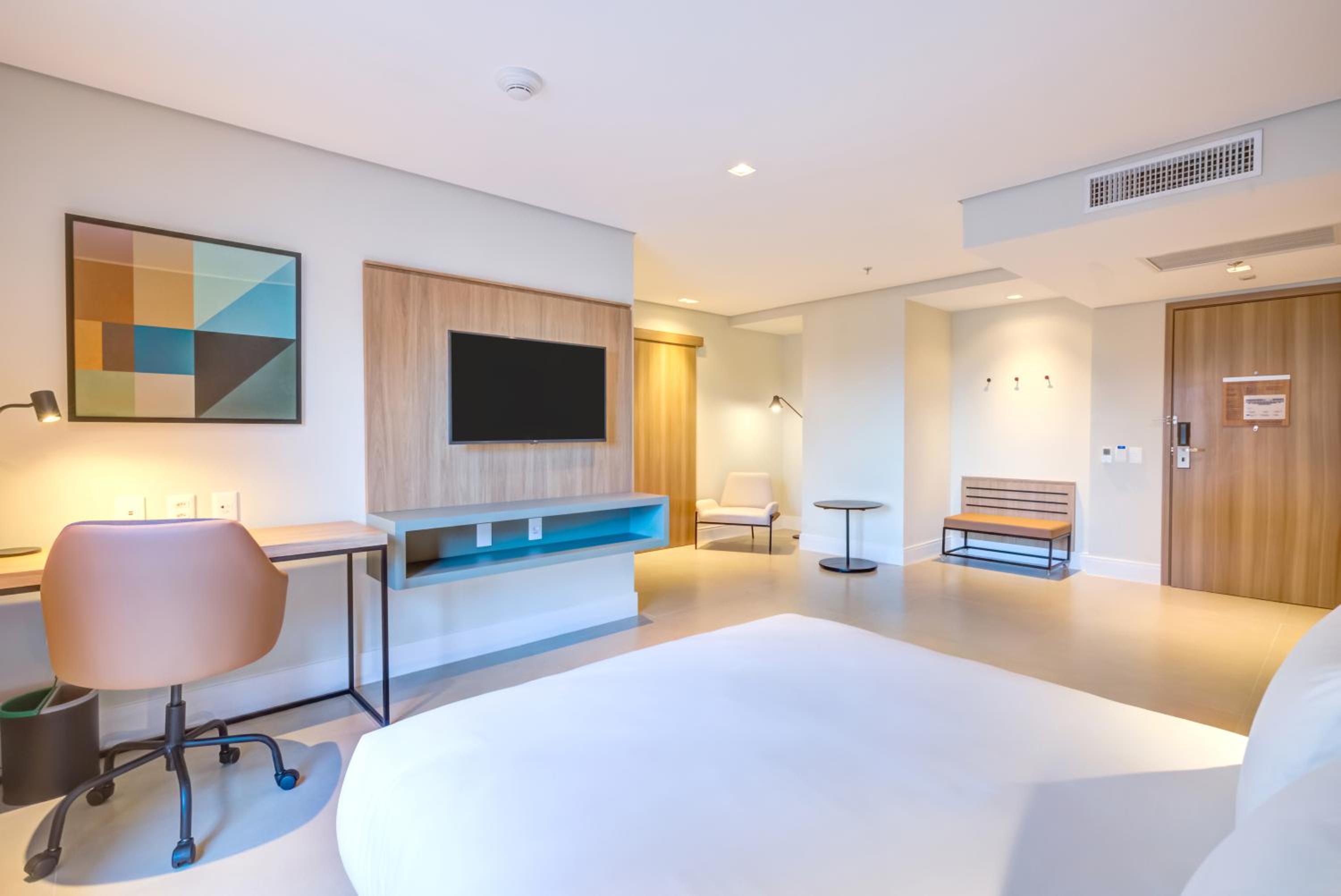 Queen Room - Disability Access - Photo 1