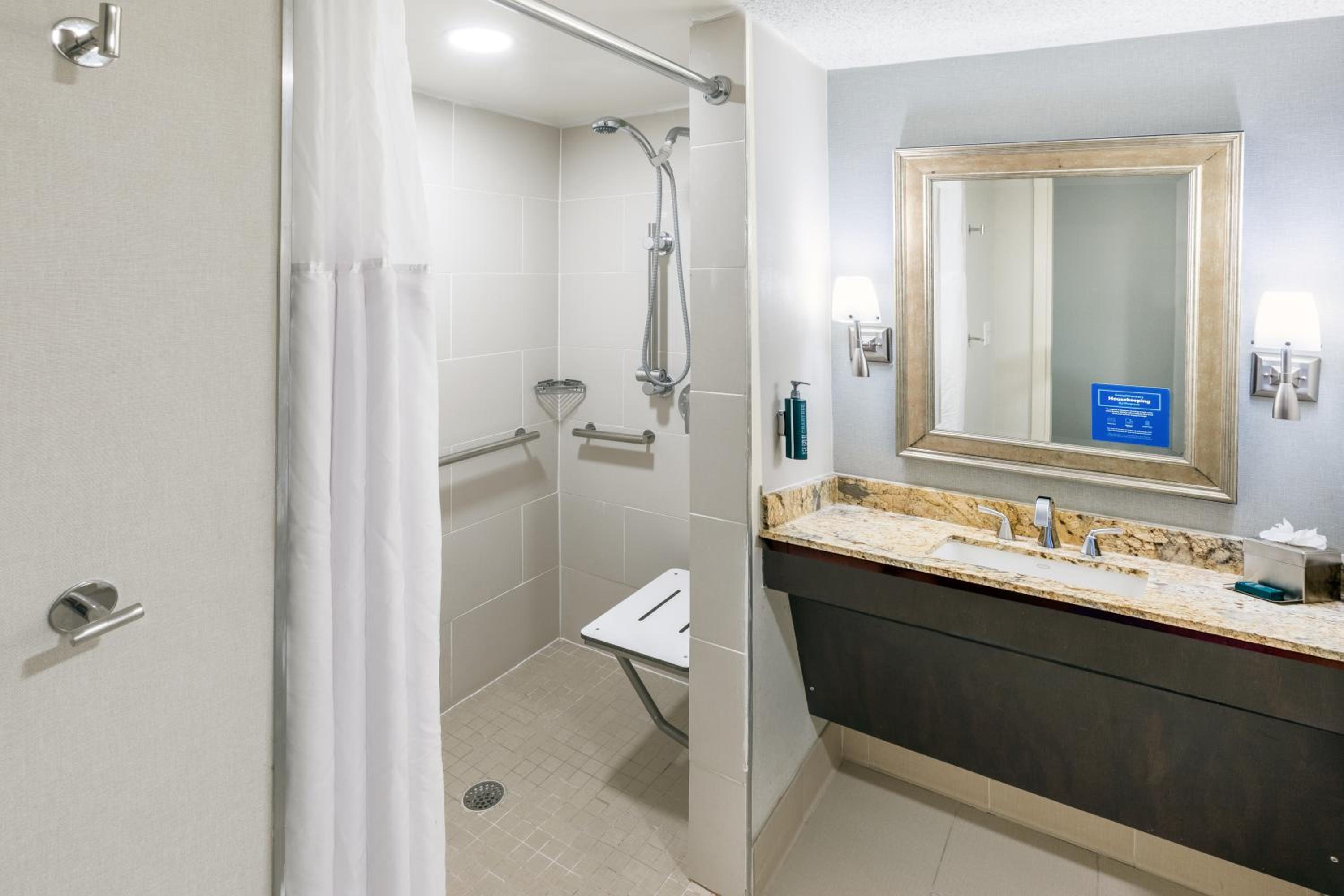 Queen Room with Two Queen Beds and Roll-In Shower - Mobility Accessible - Photo 3