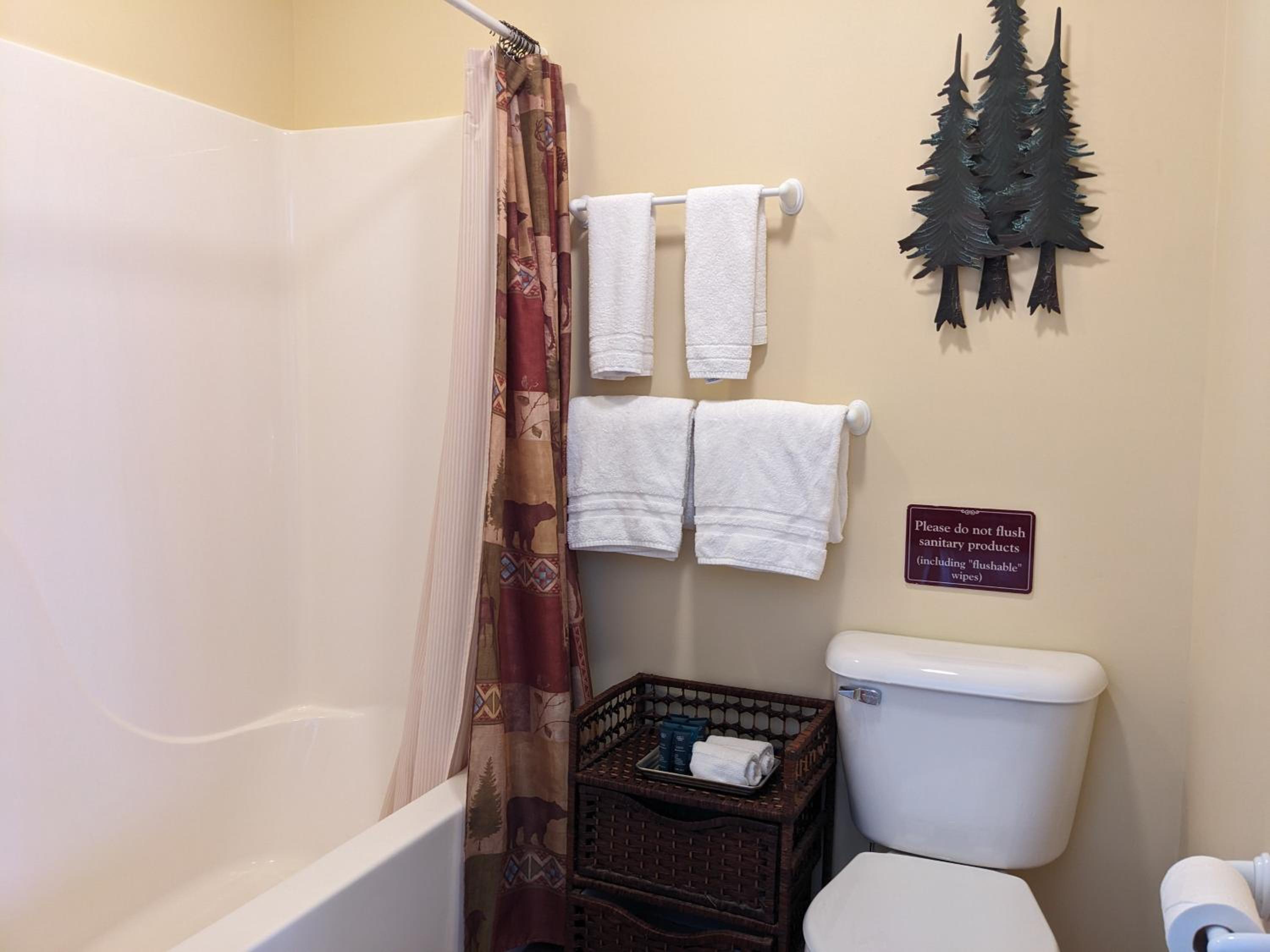 Quadruple Room with Mountain View photo 2