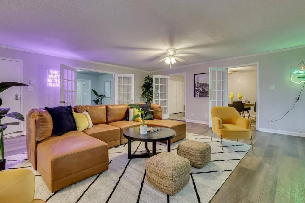 Five-Bedroom House photo 1