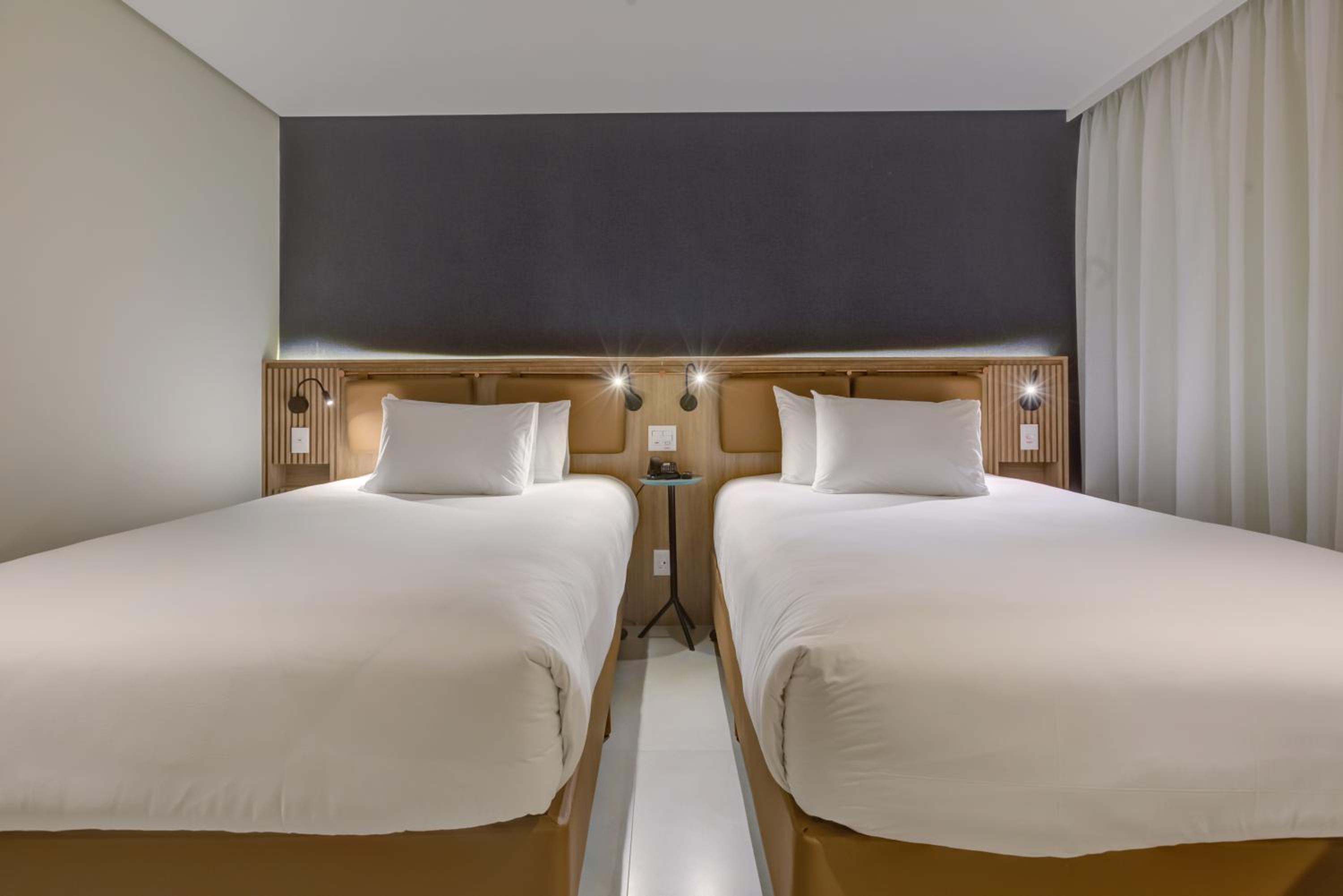 Double Room with Two Double Beds - Photo 2
