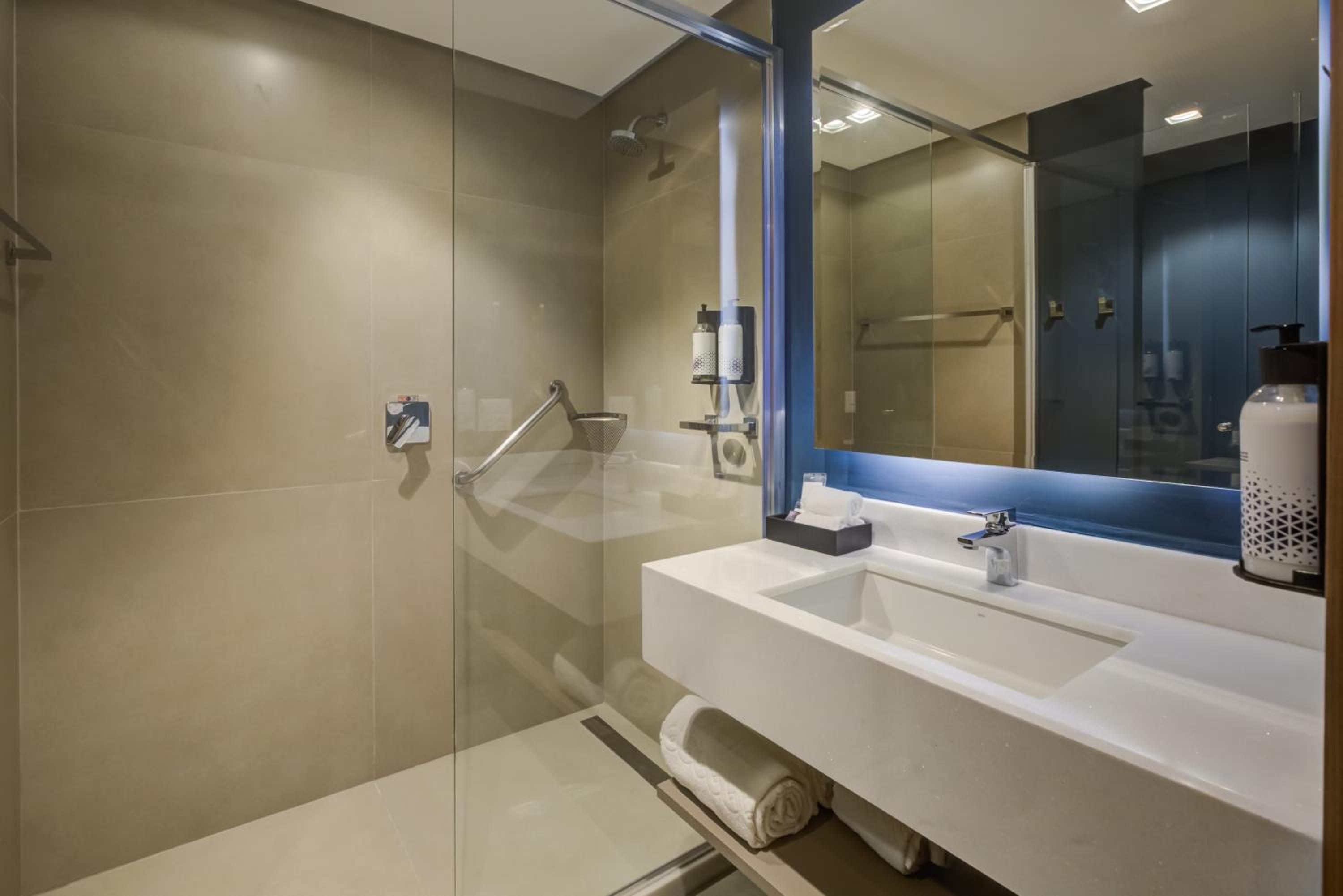 Double Room with Two Double Beds - Photo 7